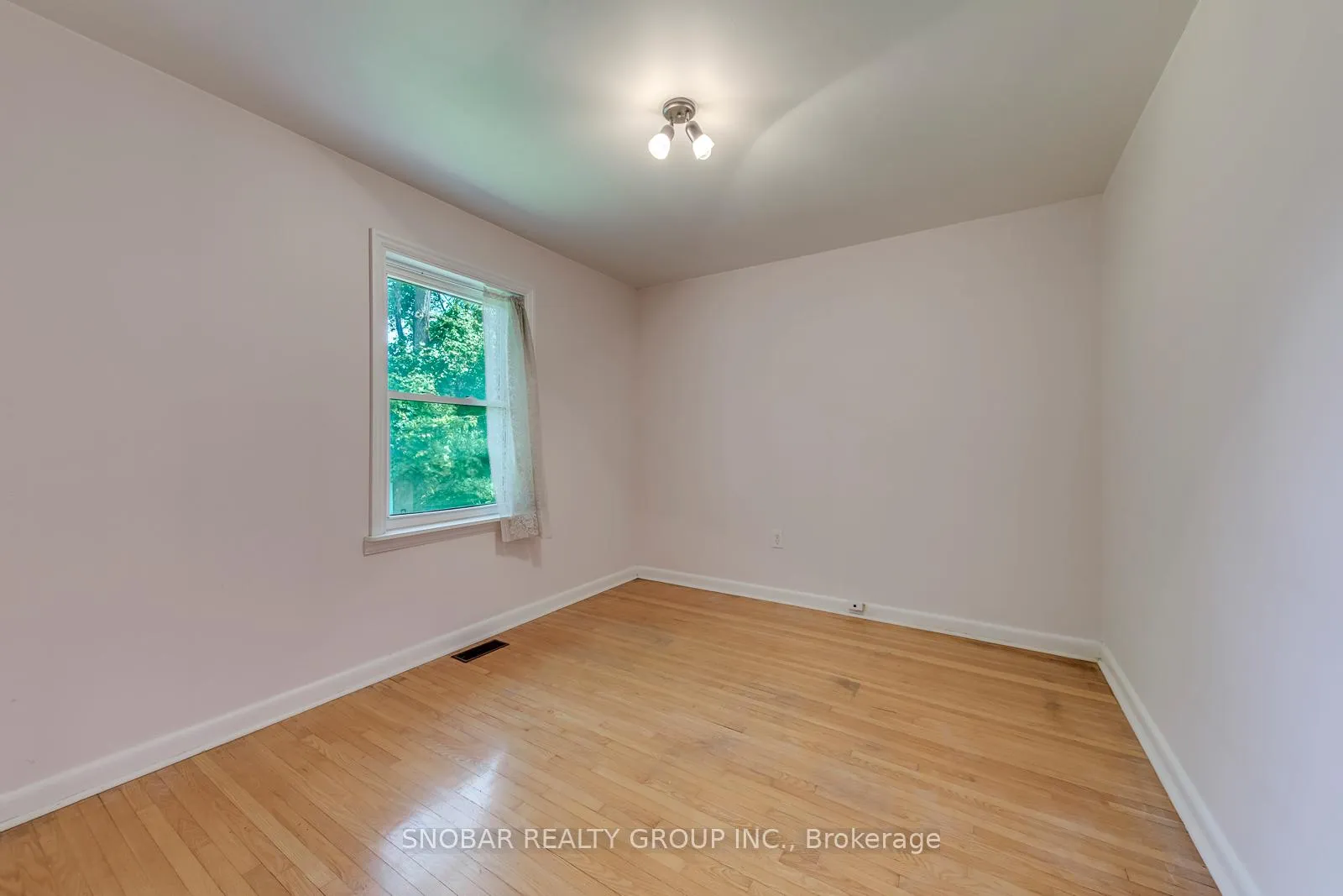 Photo 9 of 201 Thistle Down Boulevard, Etobicoke, Thistletown-Beaumonde Heights — HOMEH