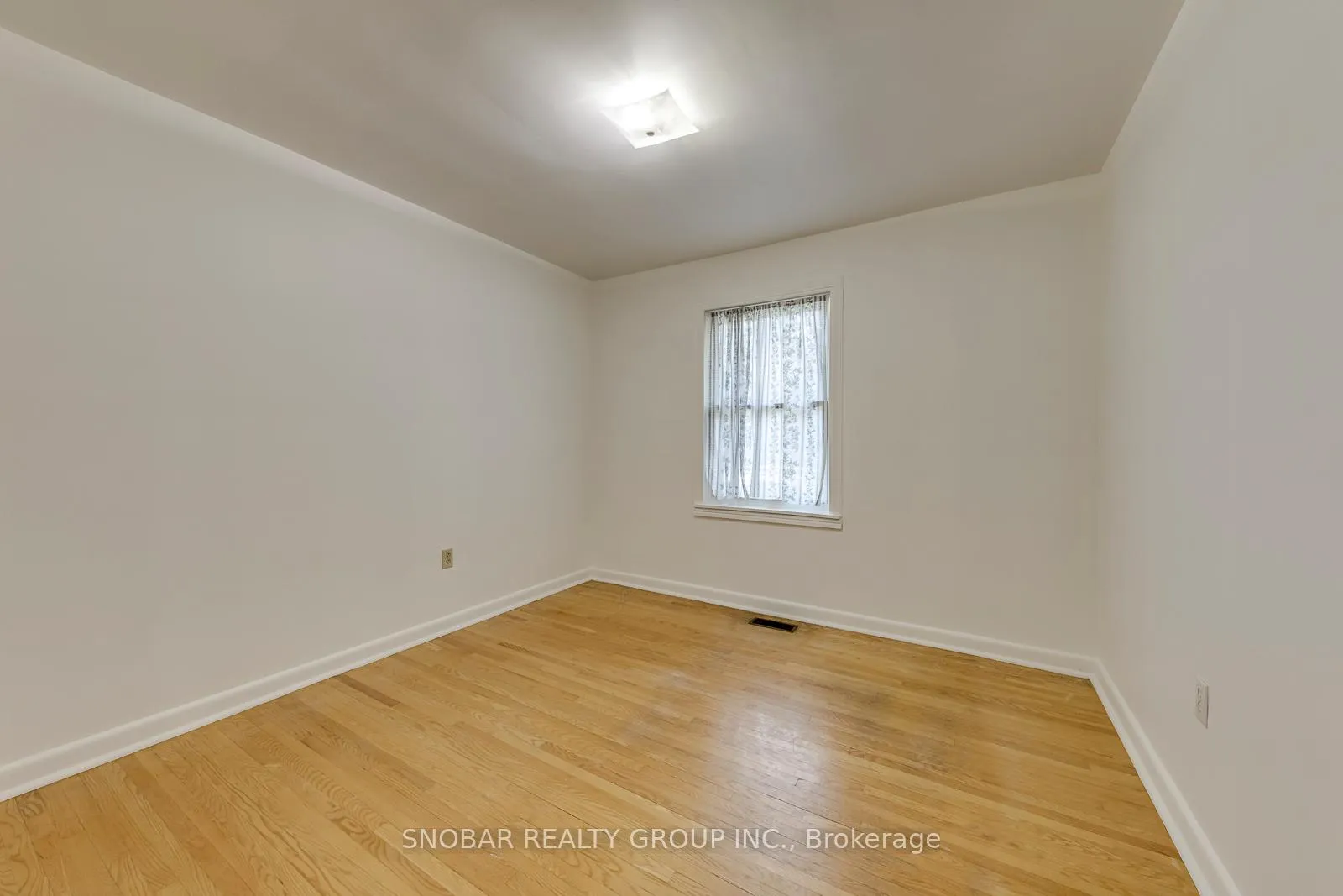 Photo 11 of 201 Thistle Down Boulevard, Etobicoke, Thistletown-Beaumonde Heights — HOMEH