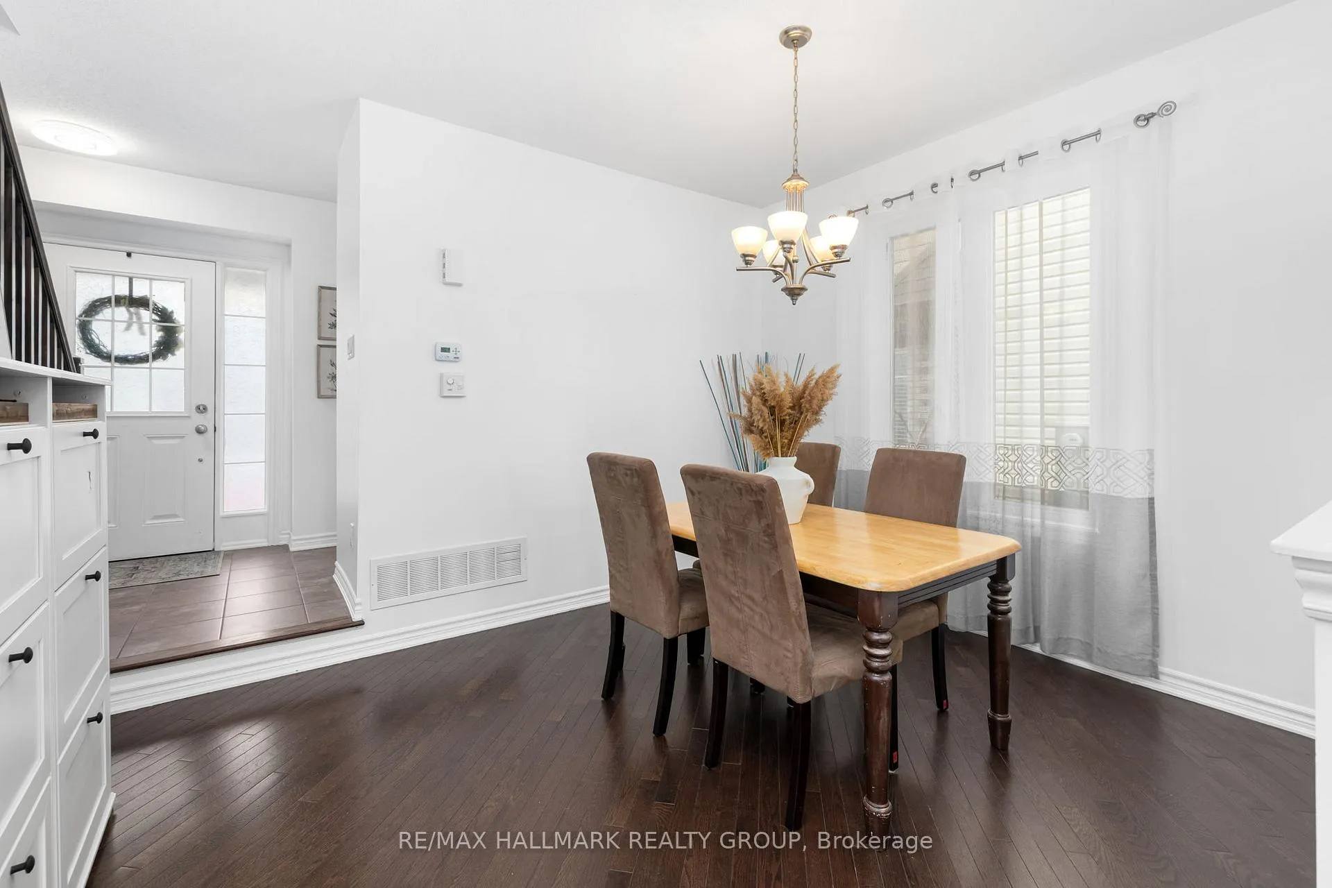 Photo 6 of 529 Dundonald Drive, Ottawa, Barrhaven - Half Moon Bay — HOMEH