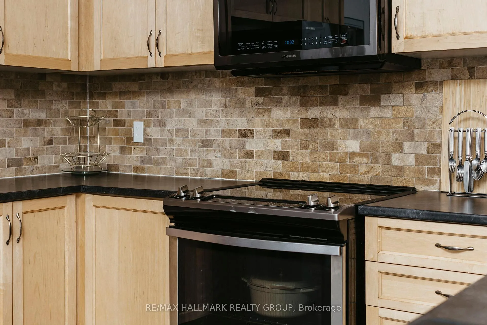 Photo 17 of 529 Dundonald Drive, Ottawa, Barrhaven - Half Moon Bay — HOMEH