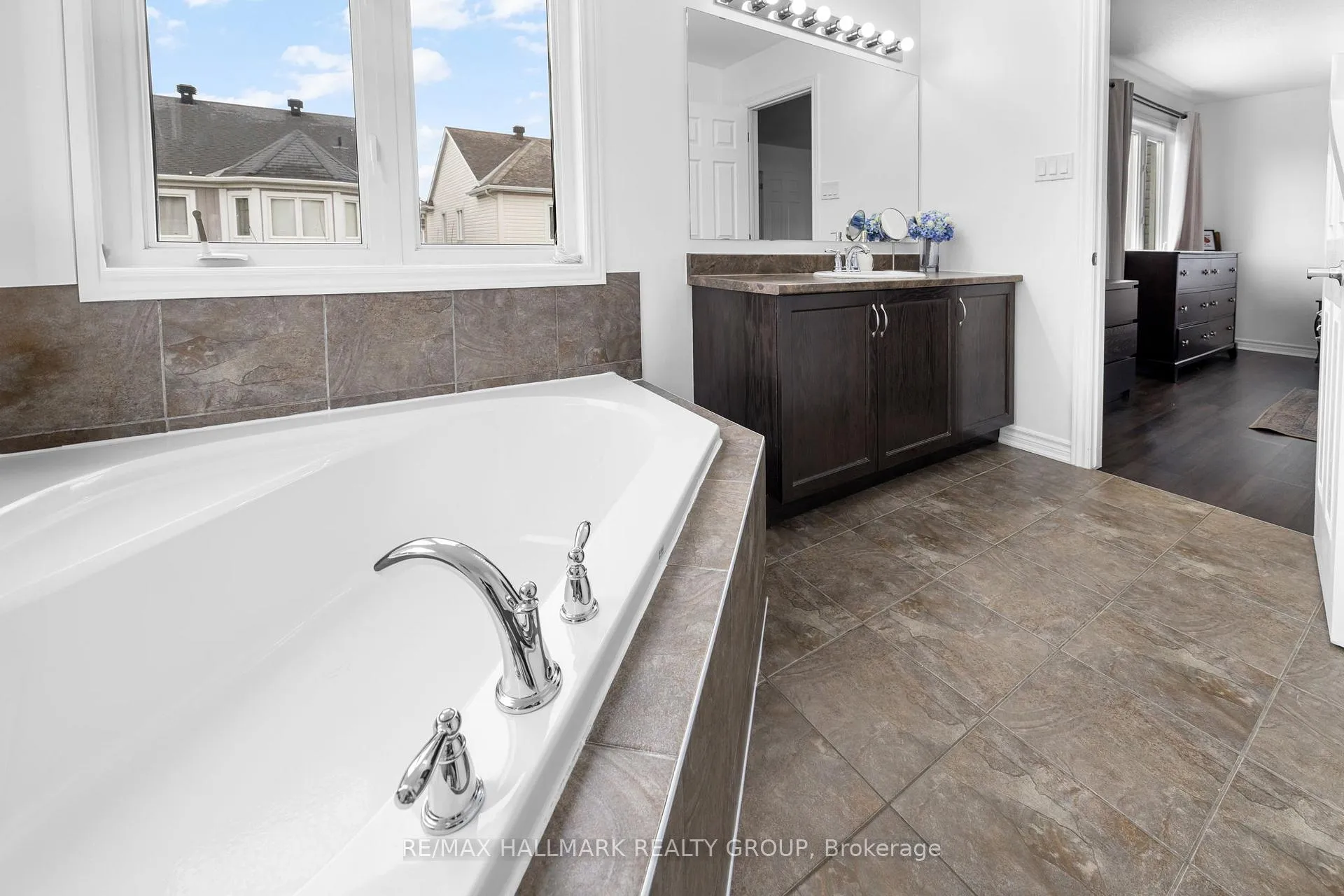 Photo 23 of 529 Dundonald Drive, Ottawa, Barrhaven - Half Moon Bay — HOMEH