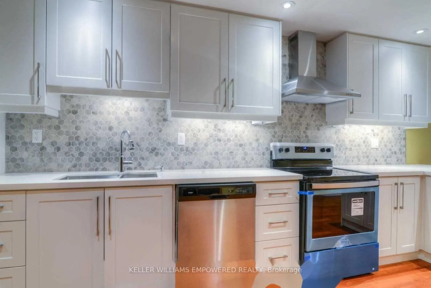Photo 3 of Unit Lower, 142 Ner Israel Drive, Vaughan, Patterson — HOMEH