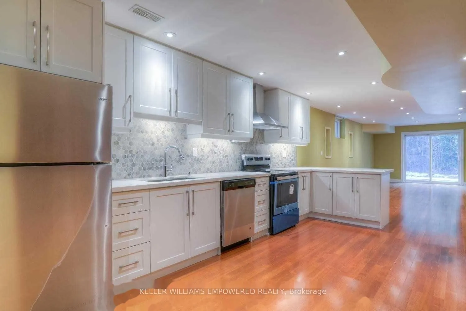 Photo 4 of Unit Lower, 142 Ner Israel Drive, Vaughan, Patterson — HOMEH