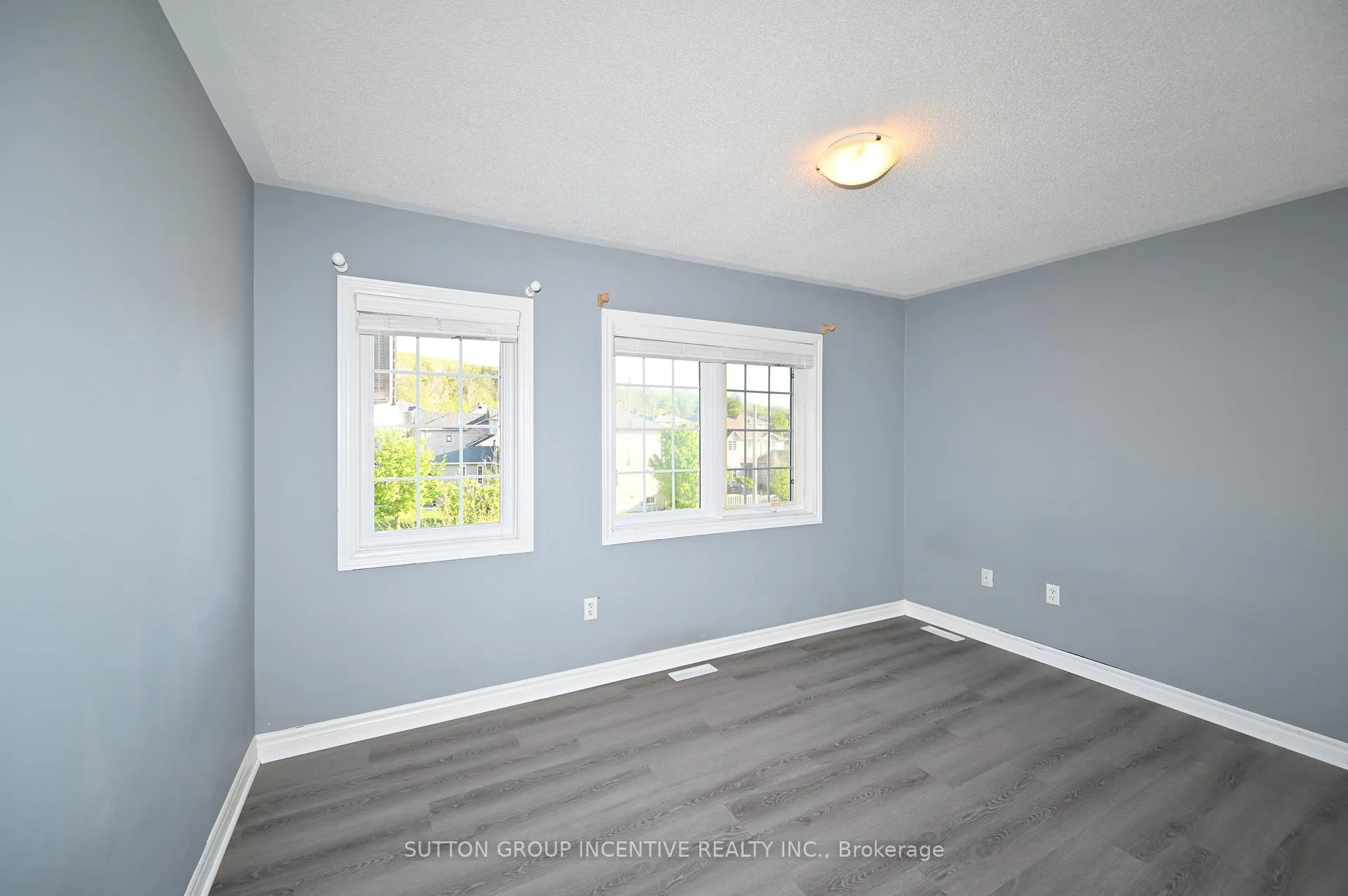 Photo 14 of 28 Silvercreek Crescent, Barrie, Ardagh — HOMEH