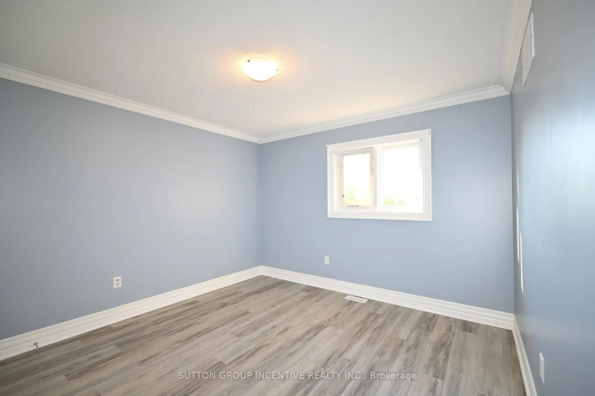 Photo 17 of 28 Silvercreek Crescent, Barrie, Ardagh — HOMEH