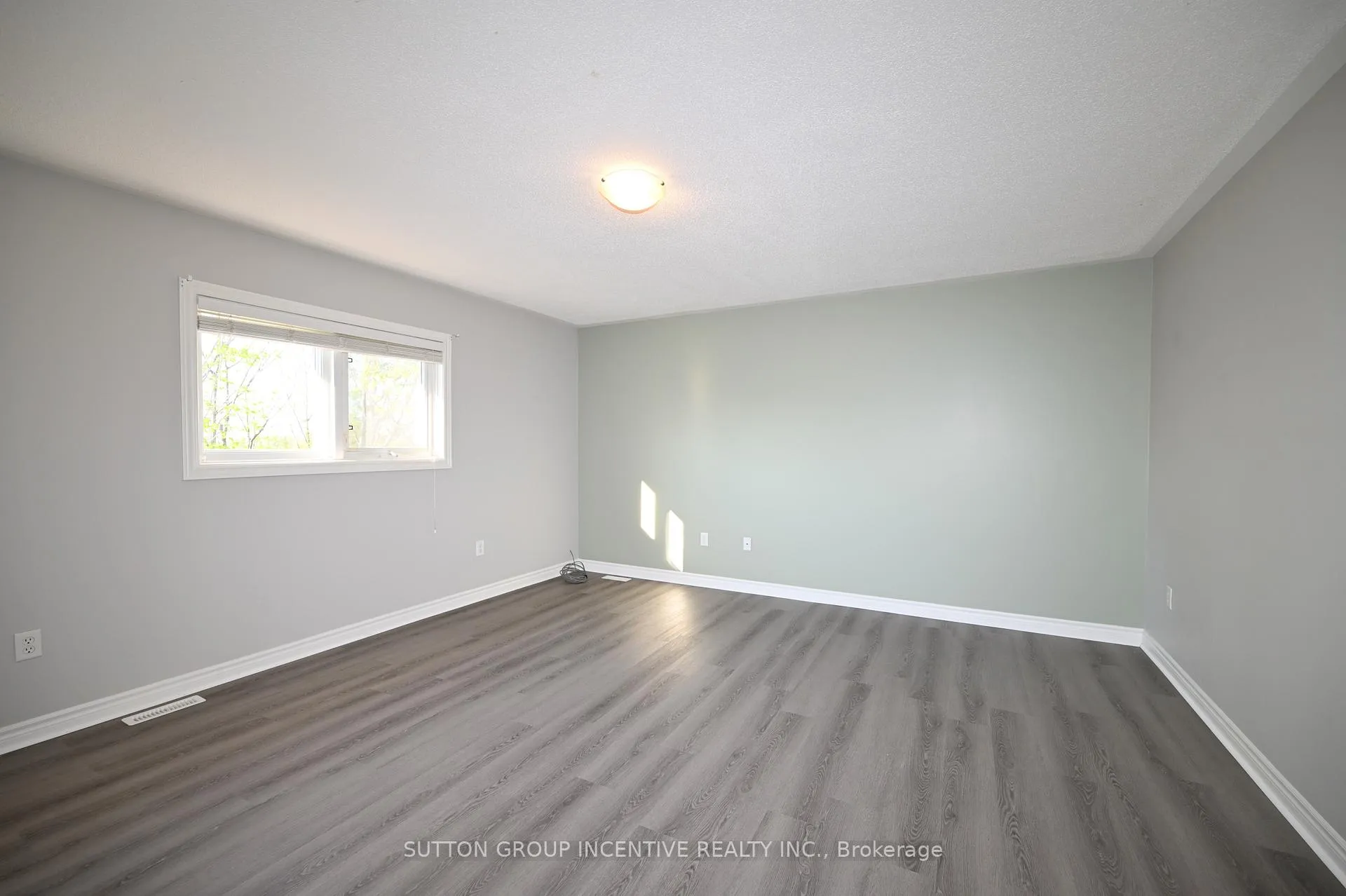 Photo 18 of 28 Silvercreek Crescent, Barrie, Ardagh — HOMEH