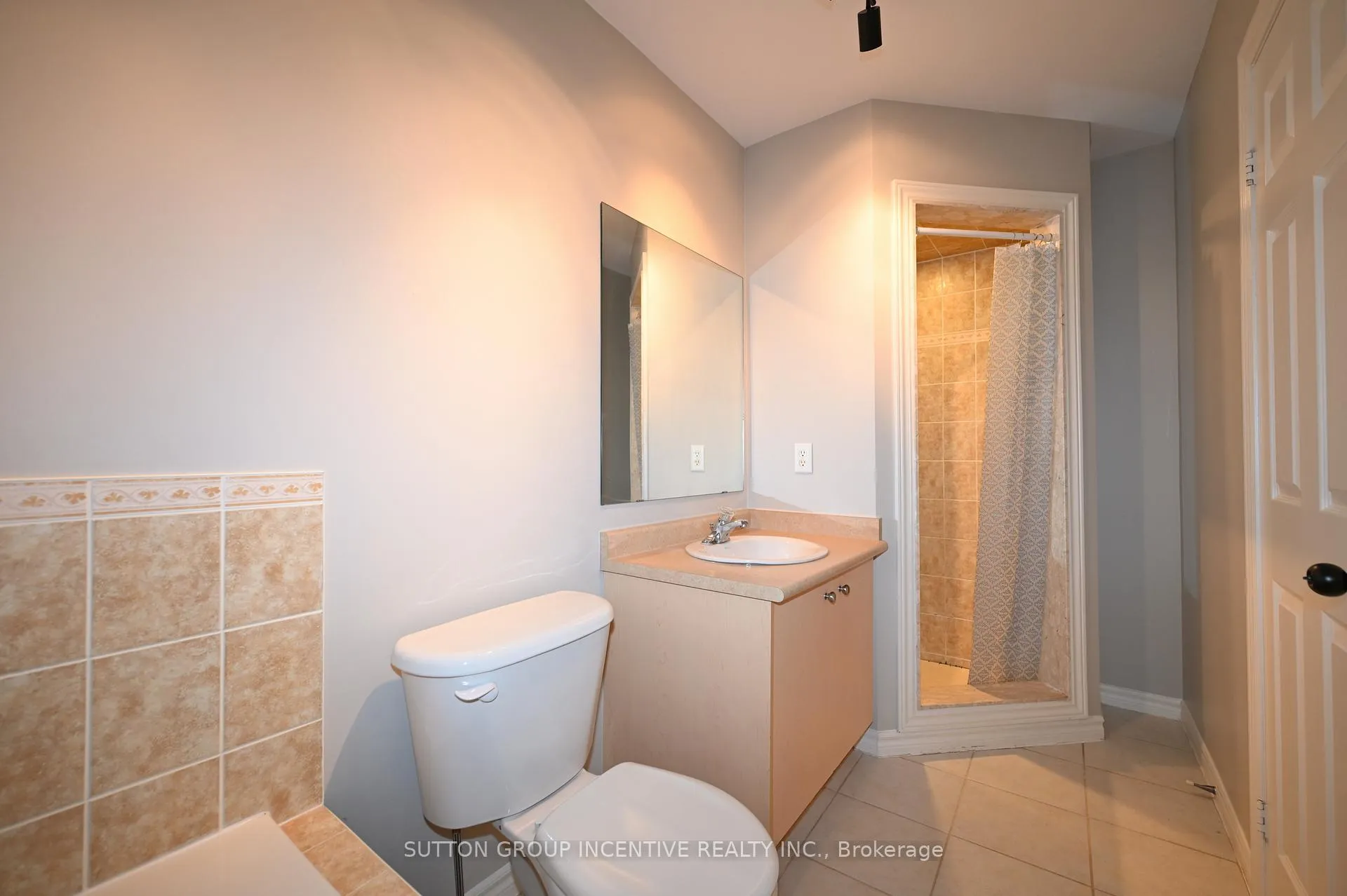 Photo 20 of 28 Silvercreek Crescent, Barrie, Ardagh — HOMEH