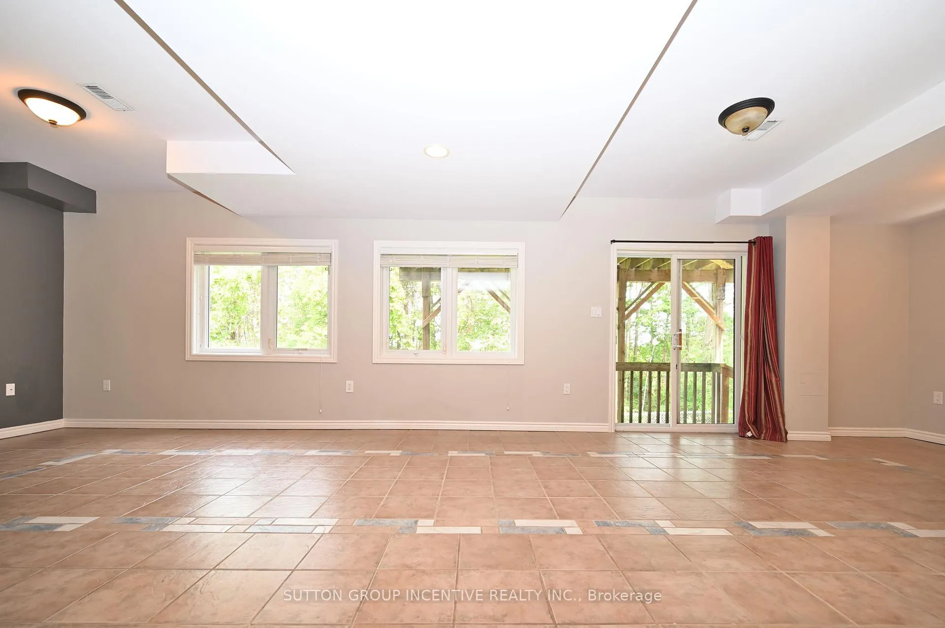 Photo 21 of 28 Silvercreek Crescent, Barrie, Ardagh — HOMEH