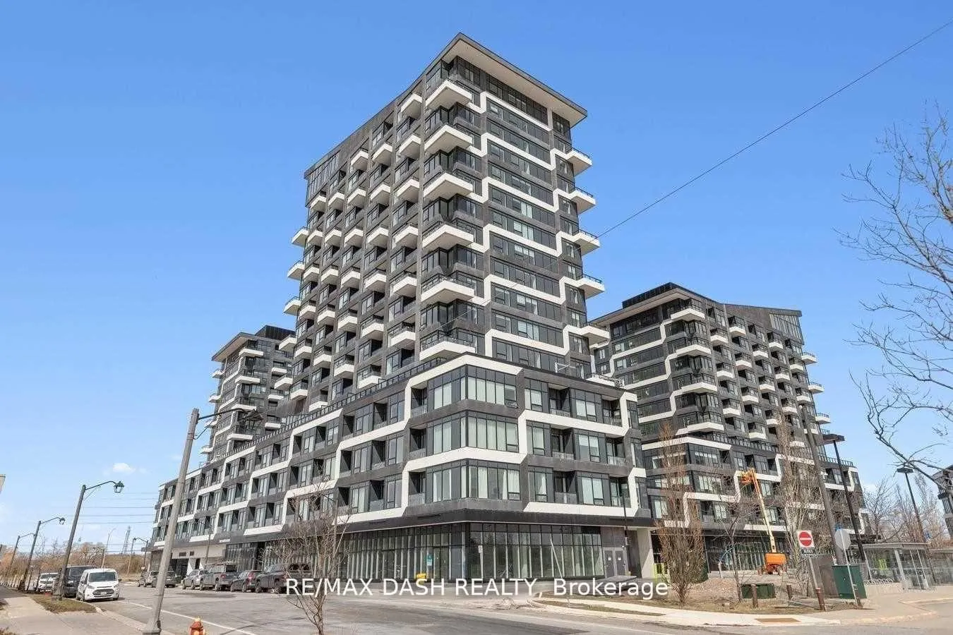 Photo 3 of Unit 621, 2485 Taunton Road, Oakville, River Oaks — HOMEH