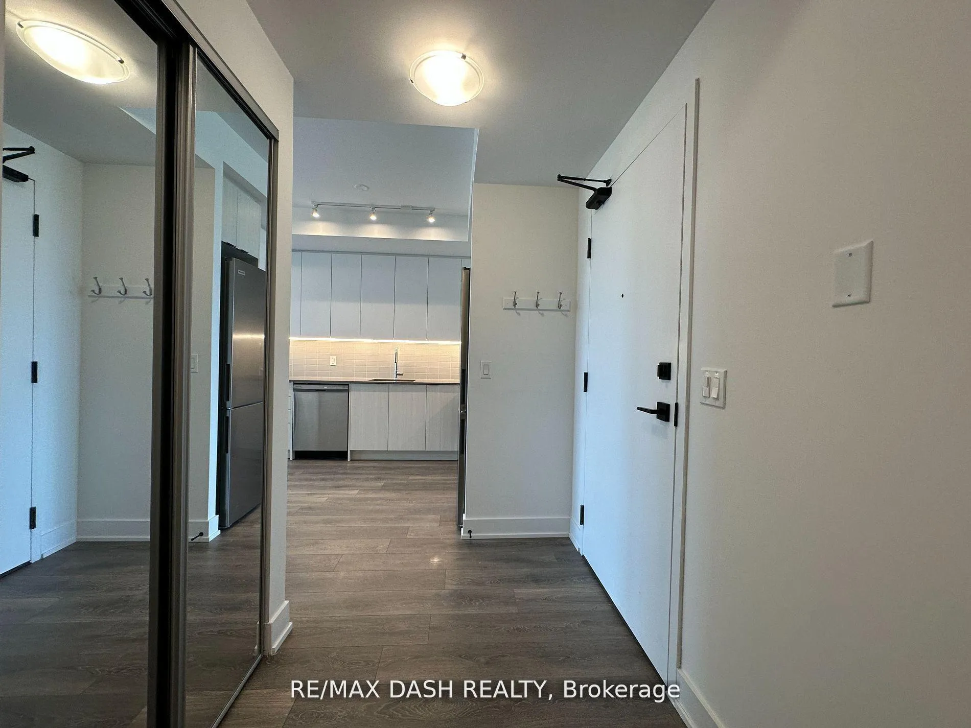 Photo 5 of Unit 621, 2485 Taunton Road, Oakville, River Oaks — HOMEH