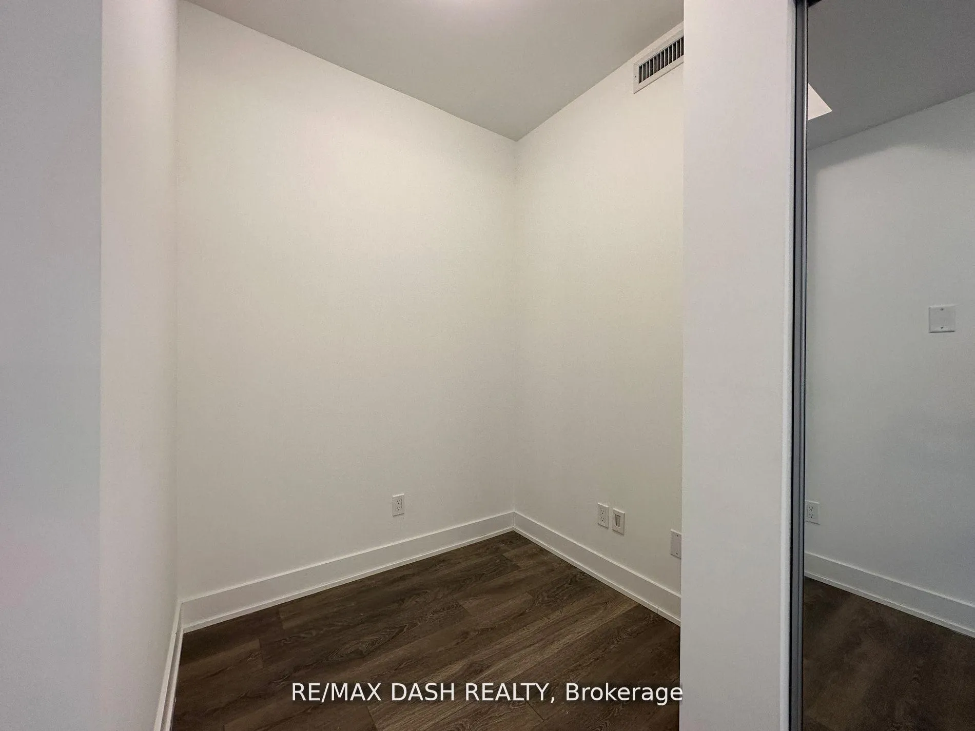 Photo 6 of Unit 621, 2485 Taunton Road, Oakville, River Oaks — HOMEH