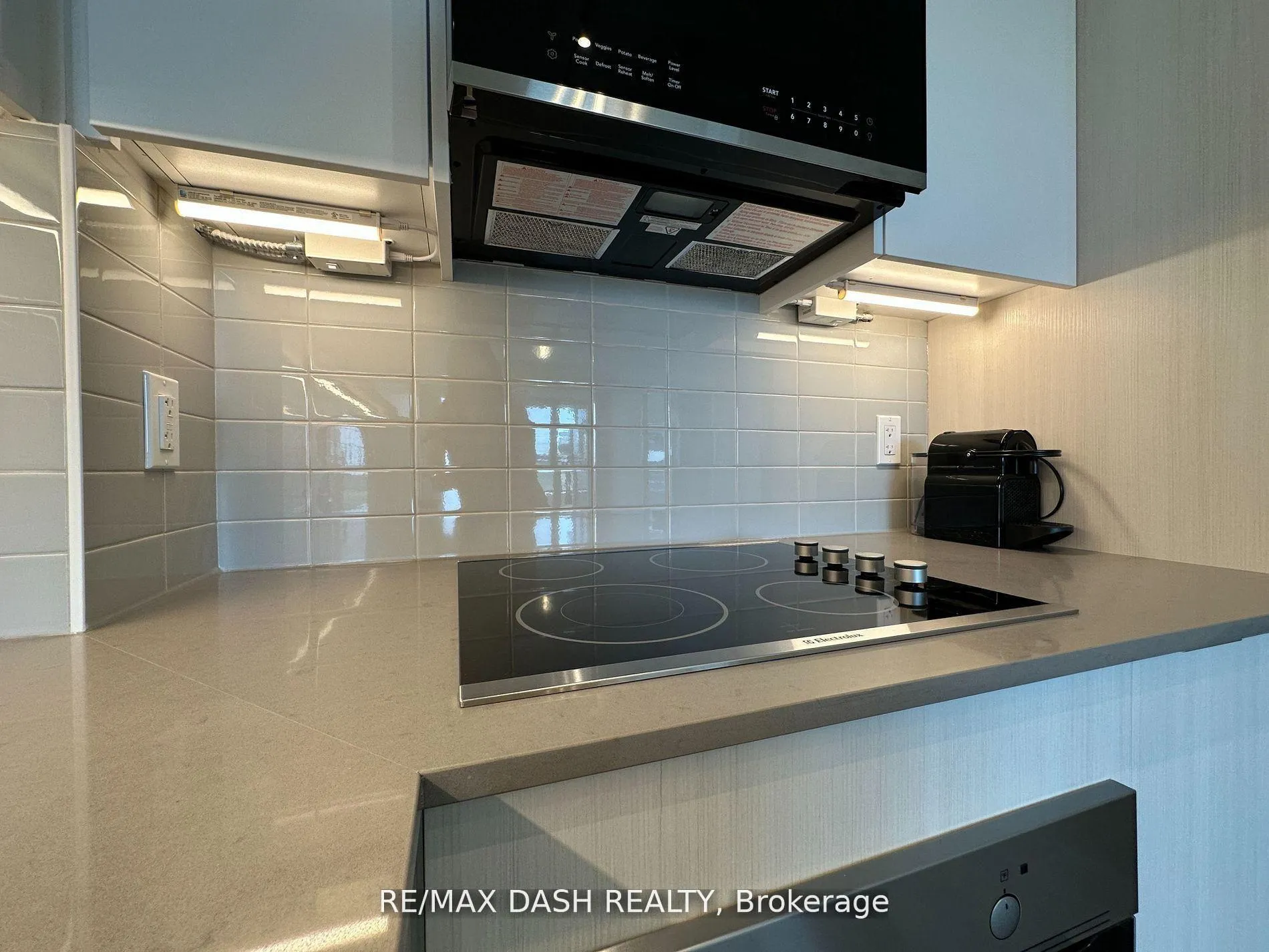 Photo 8 of Unit 621, 2485 Taunton Road, Oakville, River Oaks — HOMEH