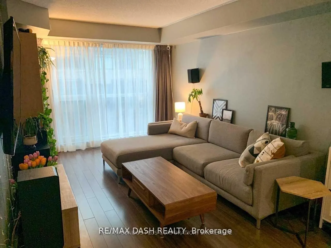 Photo 2 of Unit 413, 18 Beverley Street, Toronto, Kensington-Chinatown — HOMEH