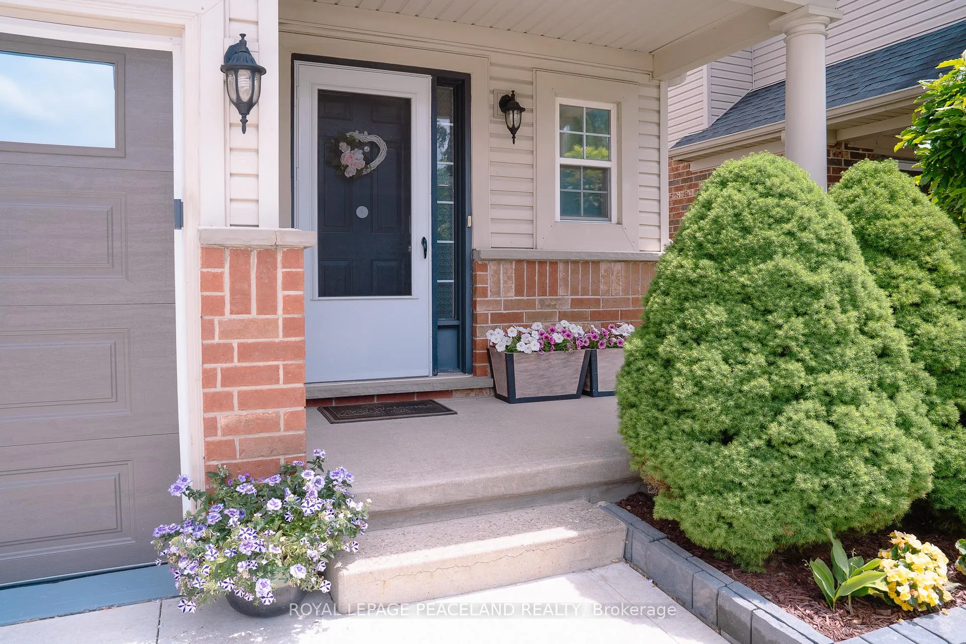 Photo 3 of 729 Grand Banks Drive, Waterloo, Eastbridge — HOMEH