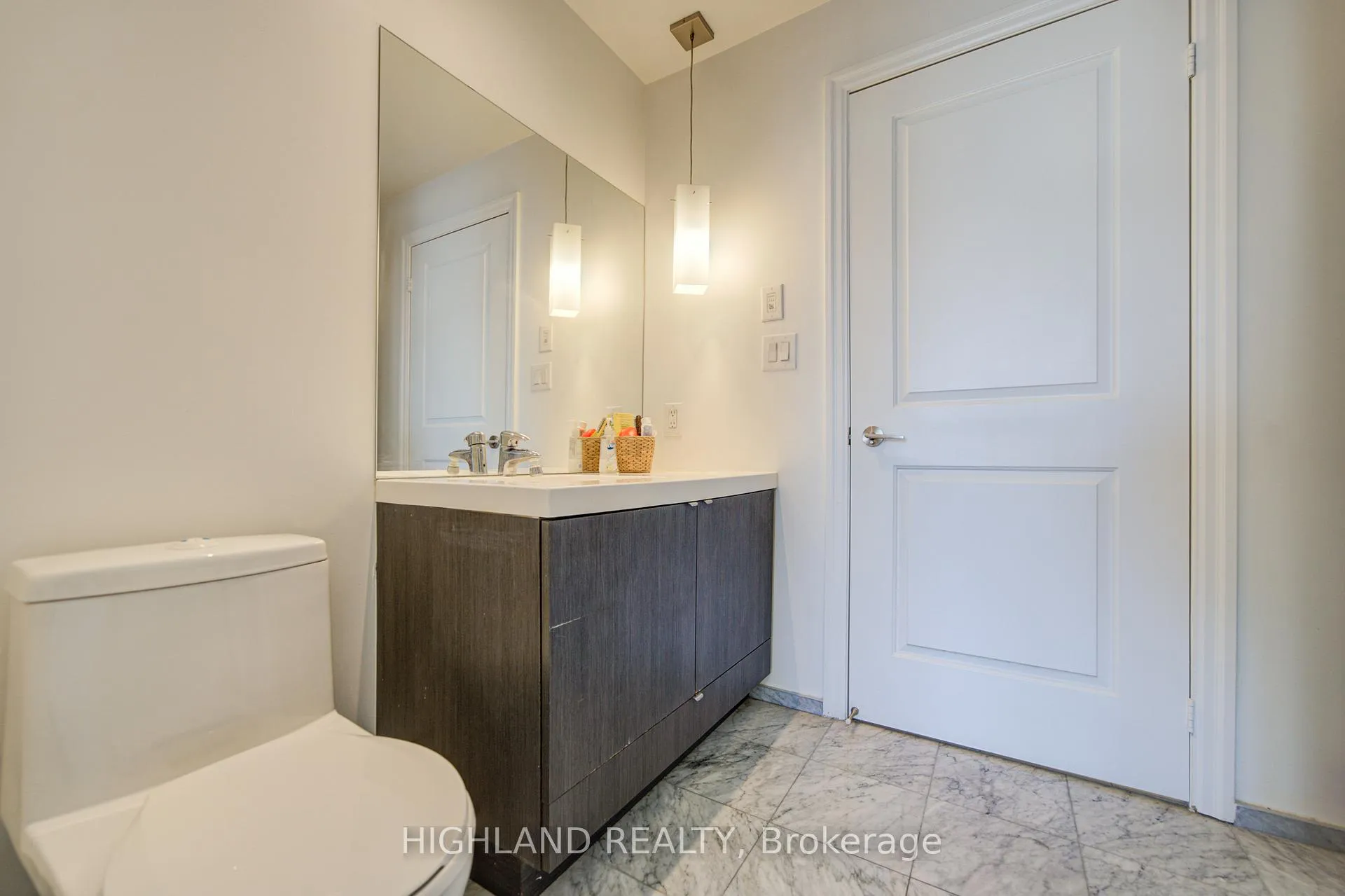 Photo 9 of Unit 2506, 8 The Esplanade, Toronto, Waterfront Communities — HOMEH