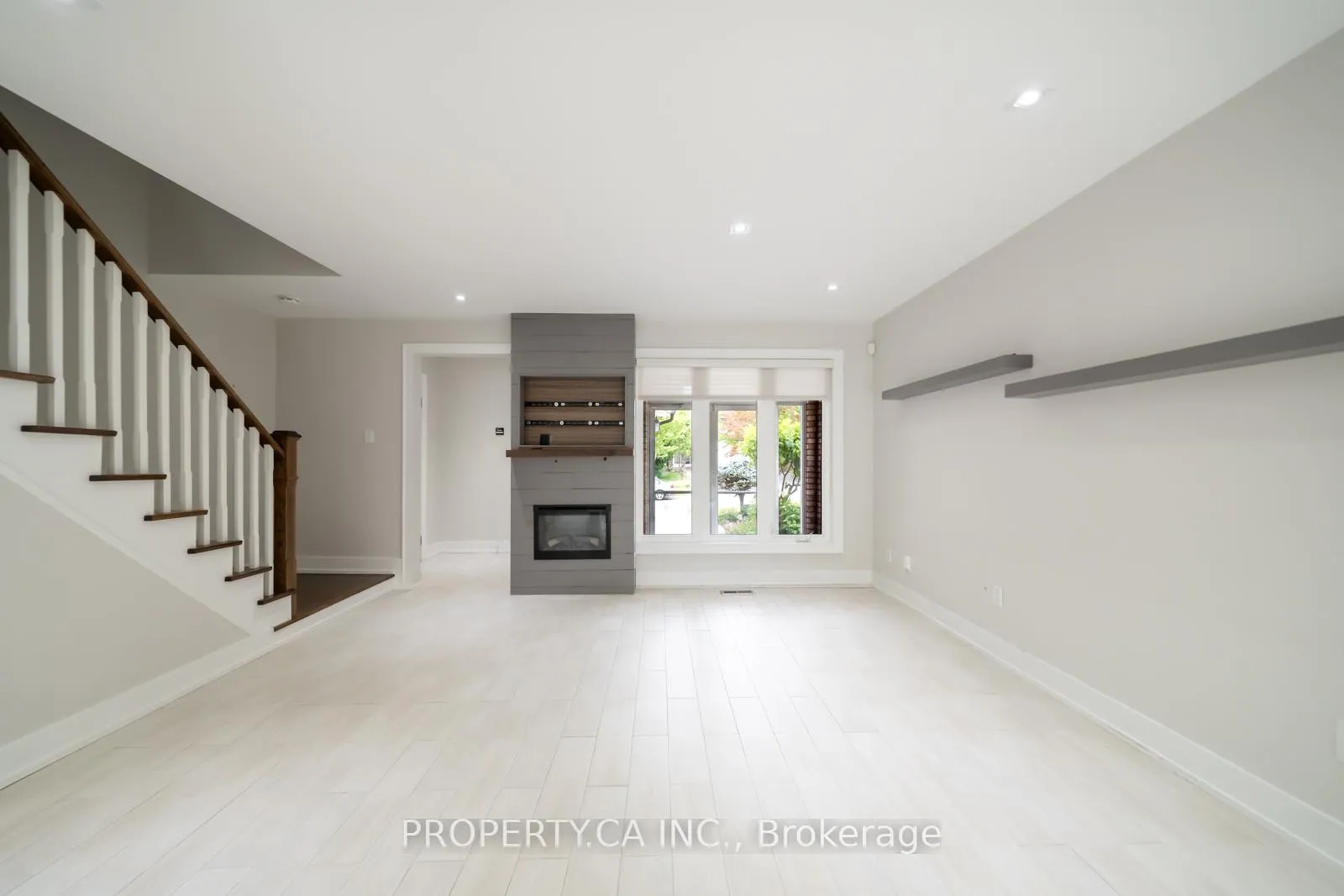 Photo 4 of 27 Boyne Highlands Court, Vaughan, Glen Shields — HOMEH