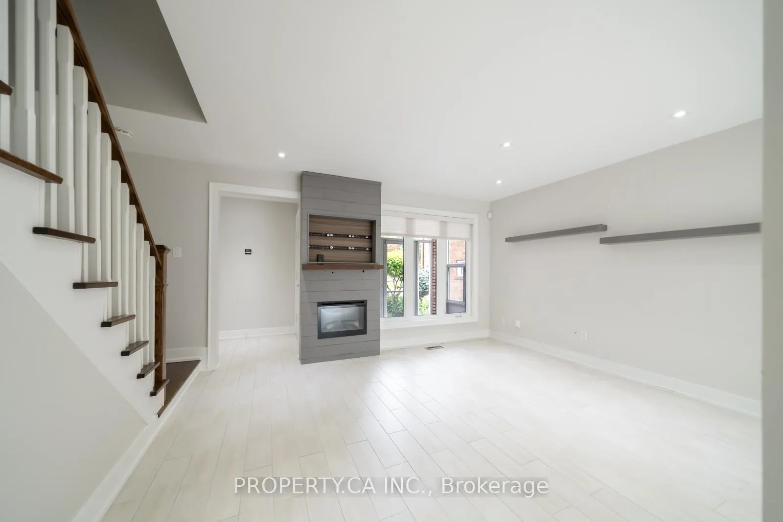 Photo 5 of 27 Boyne Highlands Court, Vaughan, Glen Shields — HOMEH