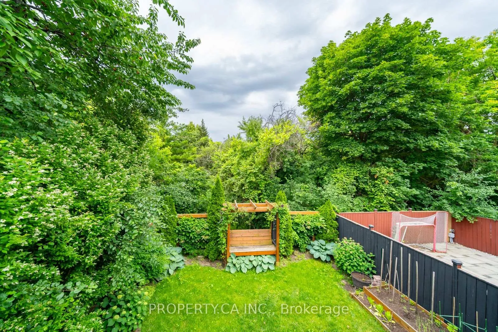 Photo 22 of 27 Boyne Highlands Court, Vaughan, Glen Shields — HOMEH