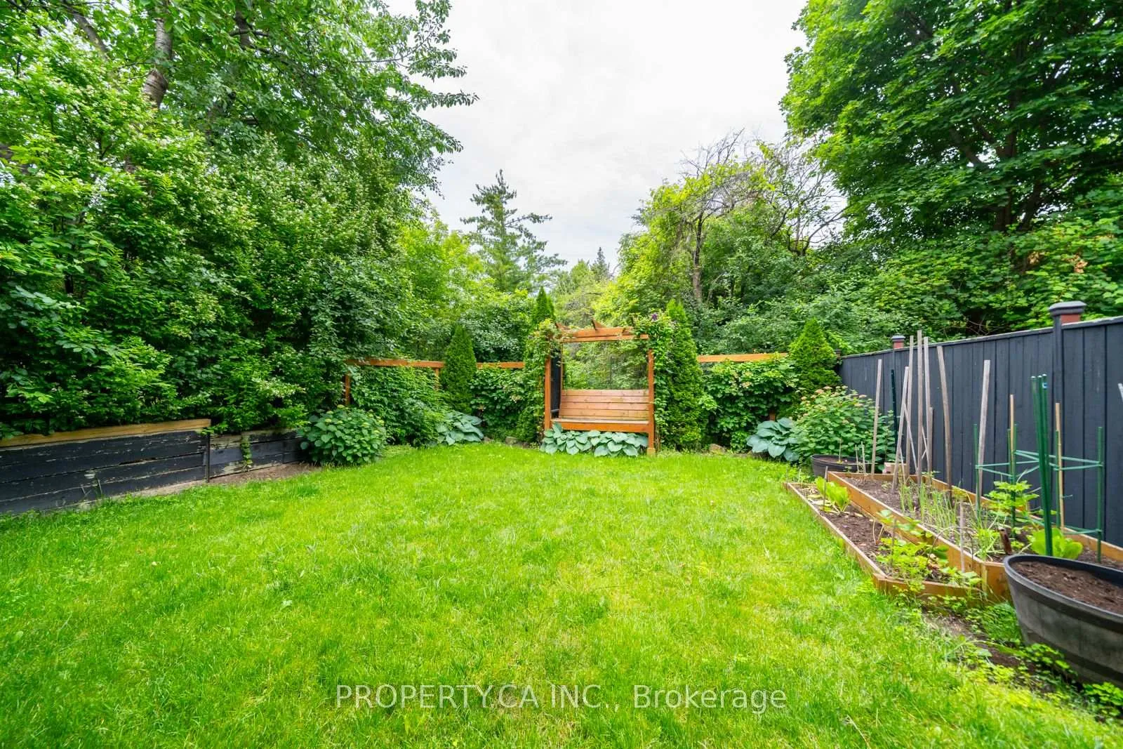 Photo 42 of 27 Boyne Highlands Court, Vaughan, Glen Shields — HOMEH