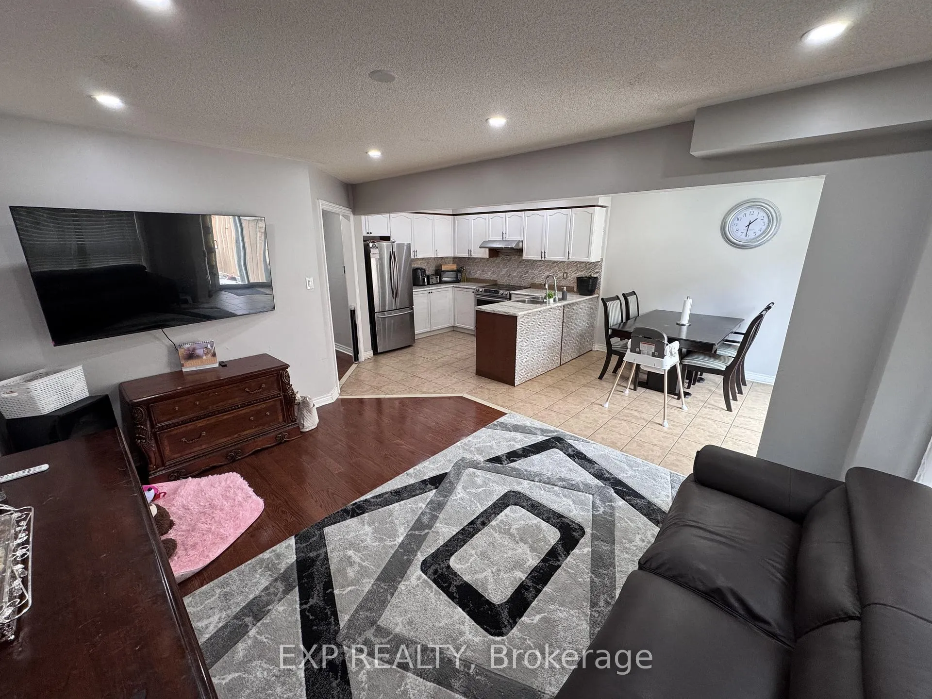 Photo 4 of 43 Thornbush Boulevard, Brampton, Fletcher's Meadow — HOMEH