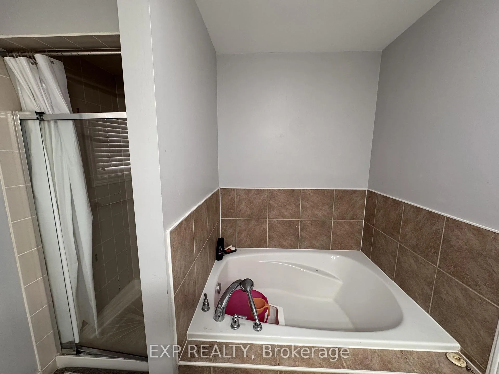 Photo 14 of 43 Thornbush Boulevard, Brampton, Fletcher's Meadow — HOMEH