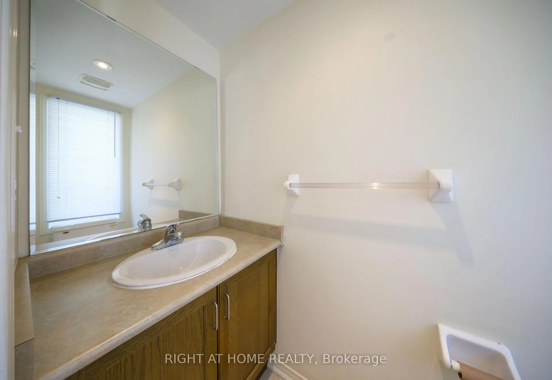 Photo 3 of 38 Warrington Way, Markham, Berczy — HOMEH