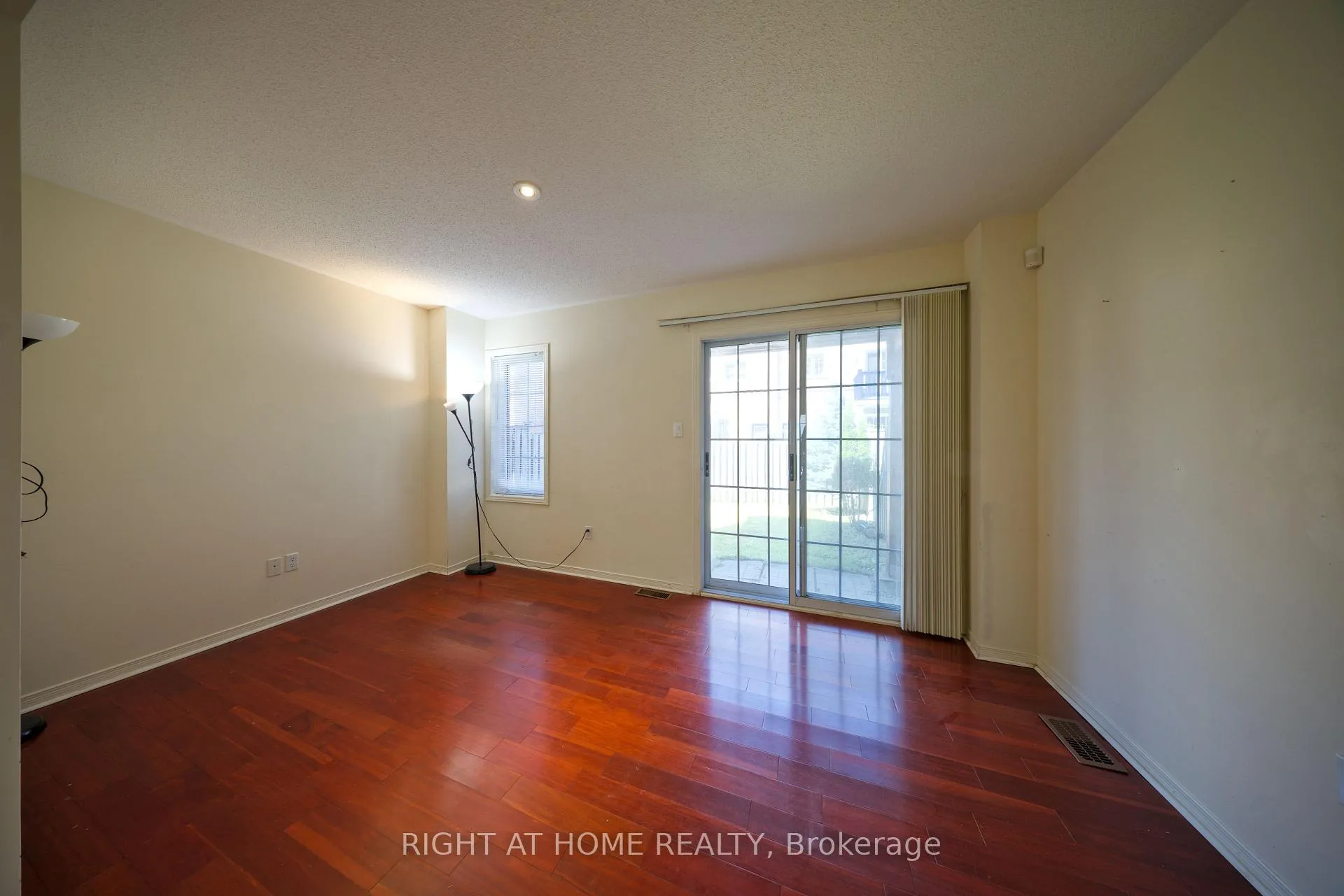 Photo 4 of 38 Warrington Way, Markham, Berczy — HOMEH