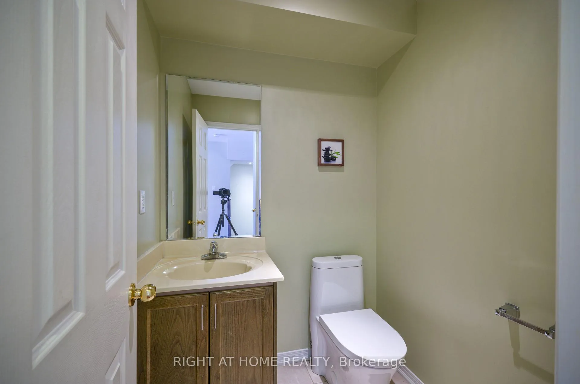 Photo 12 of 38 Warrington Way, Markham, Berczy — HOMEH