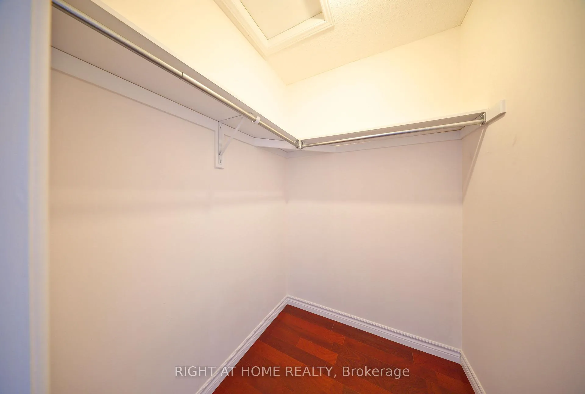 Photo 16 of 38 Warrington Way, Markham, Berczy — HOMEH
