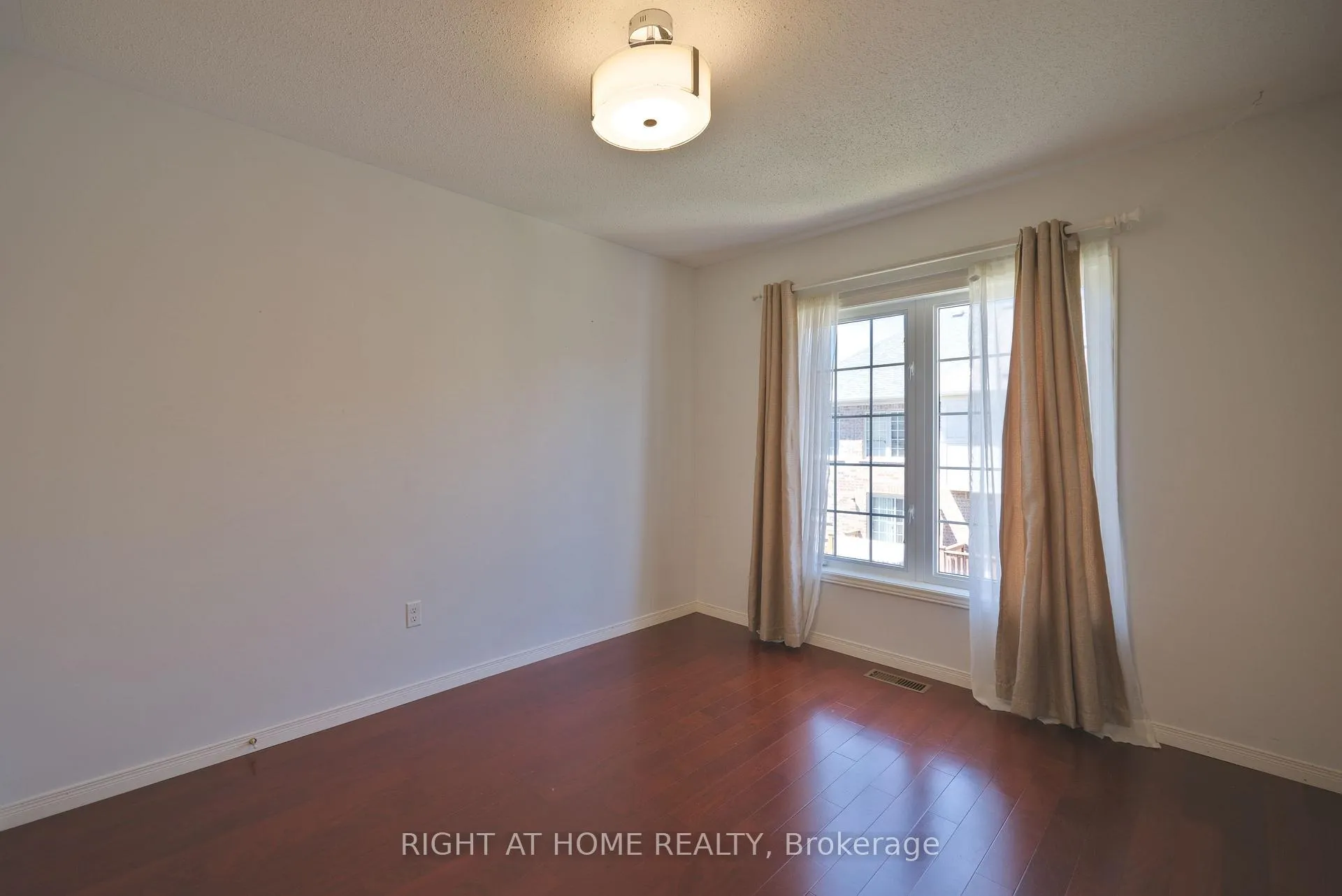 Photo 17 of 38 Warrington Way, Markham, Berczy — HOMEH