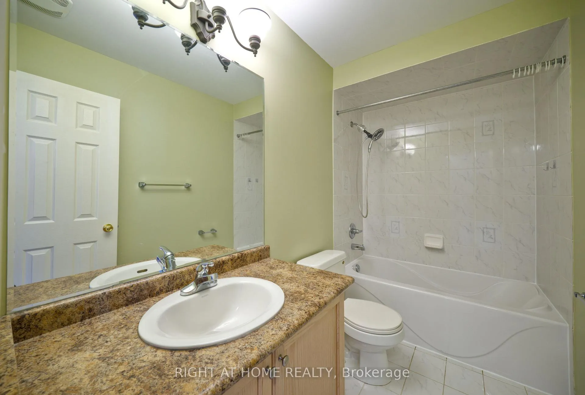 Photo 19 of 38 Warrington Way, Markham, Berczy — HOMEH