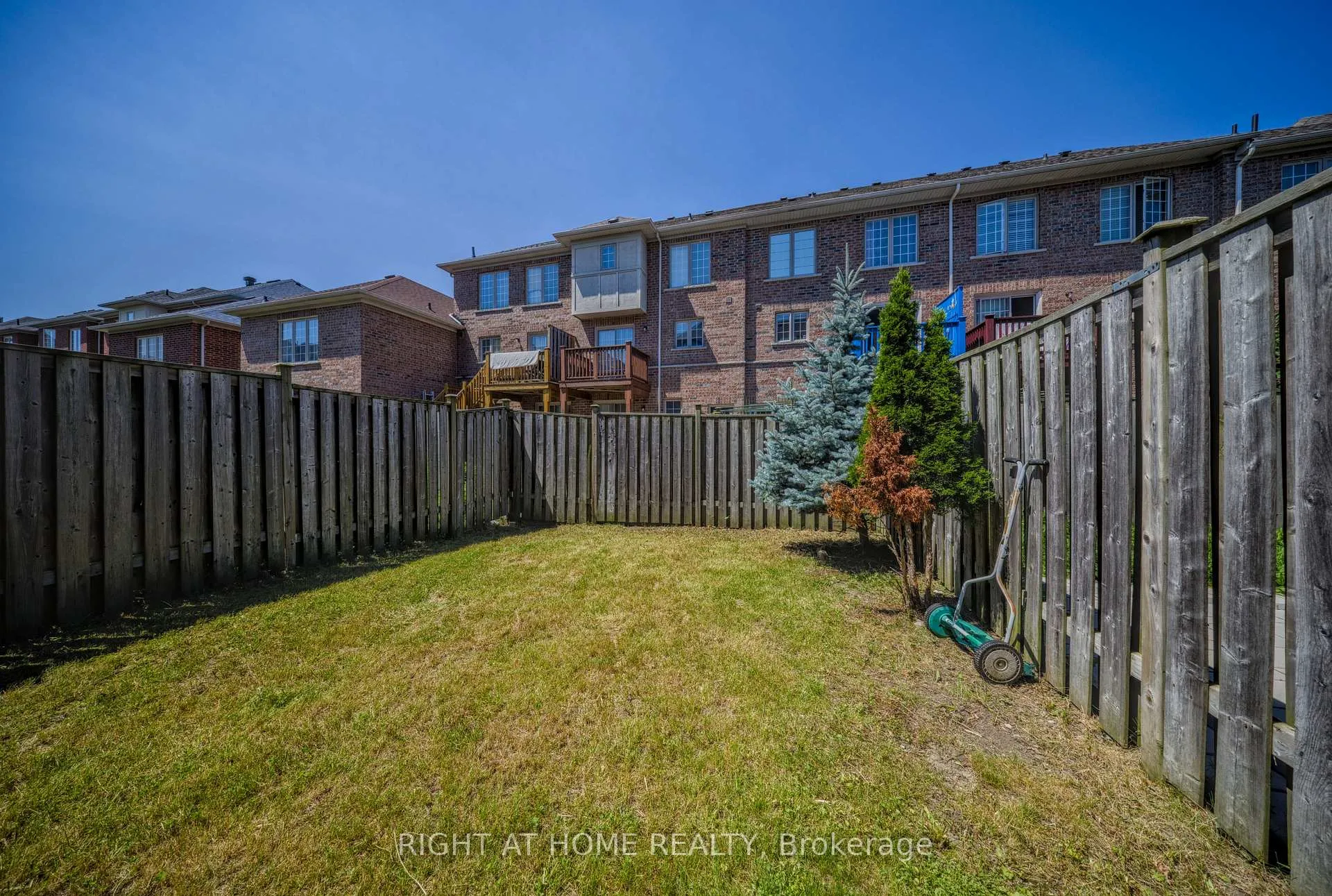 Photo 24 of 38 Warrington Way, Markham, Berczy — HOMEH