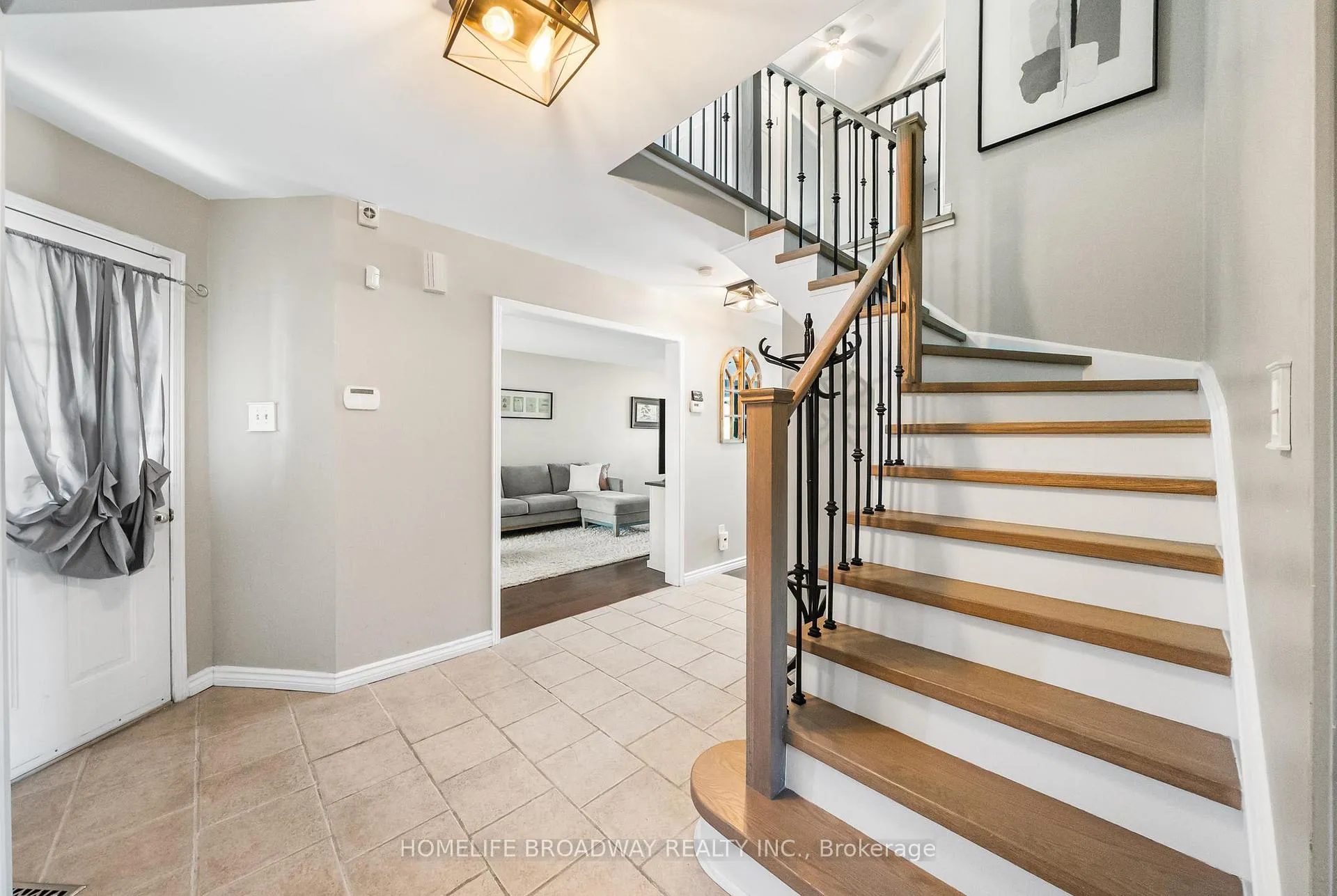 Photo 3 of 64 Bonnycastle Drive, Clarington, Bowmanville — HOMEH