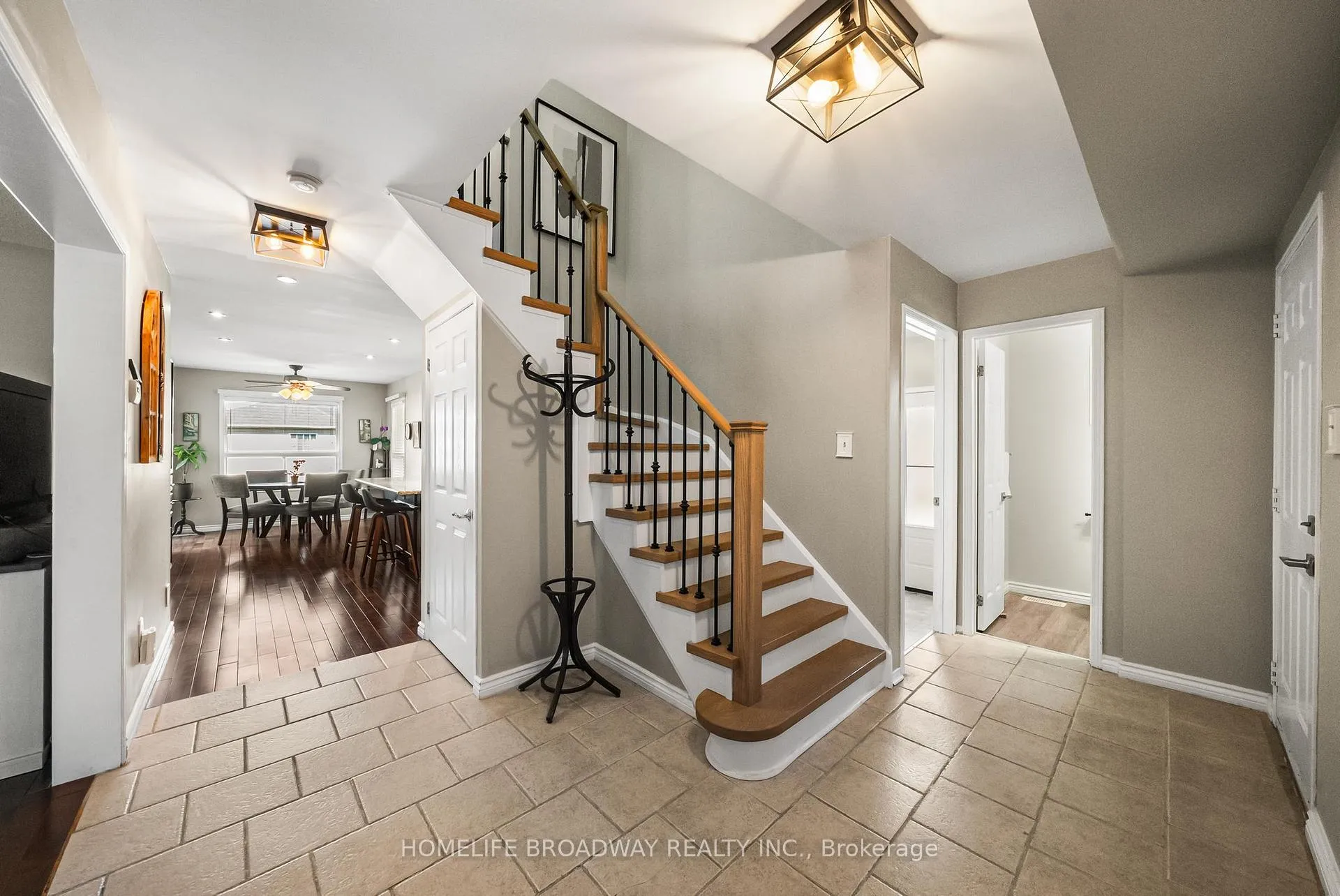 Photo 4 of 64 Bonnycastle Drive, Clarington, Bowmanville — HOMEH