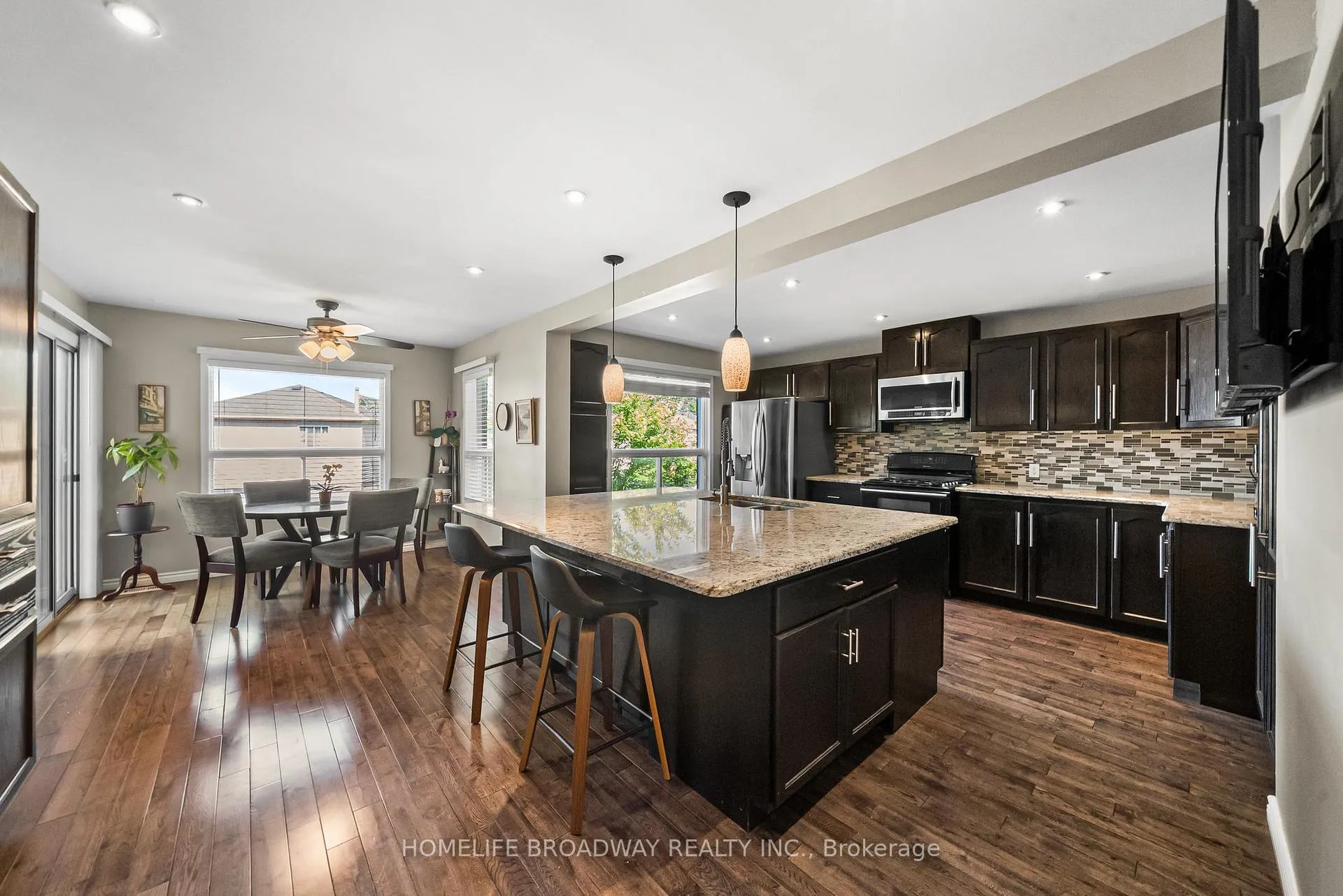 Photo 13 of 64 Bonnycastle Drive, Clarington, Bowmanville — HOMEH