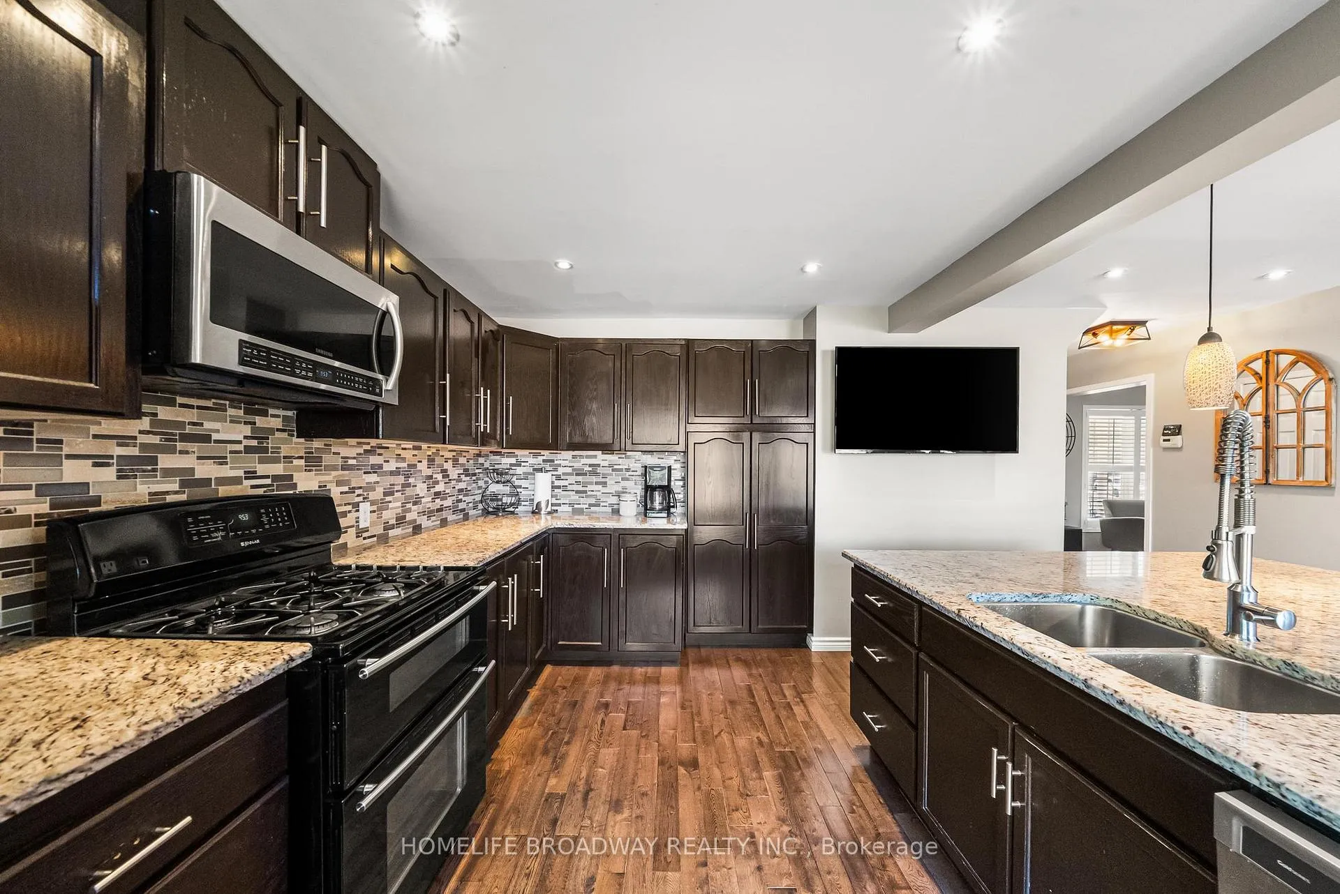 Photo 15 of 64 Bonnycastle Drive, Clarington, Bowmanville — HOMEH