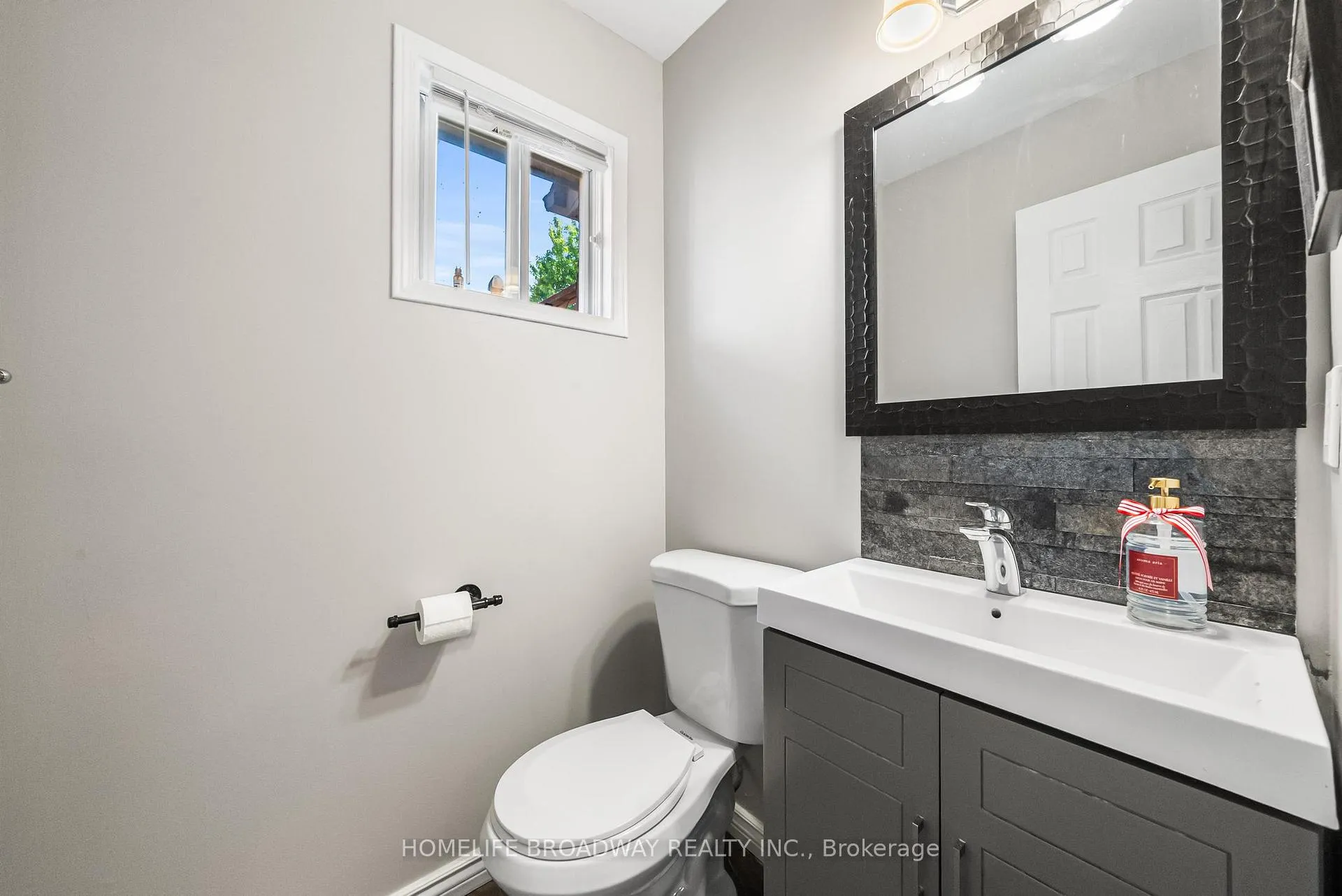 Photo 17 of 64 Bonnycastle Drive, Clarington, Bowmanville — HOMEH