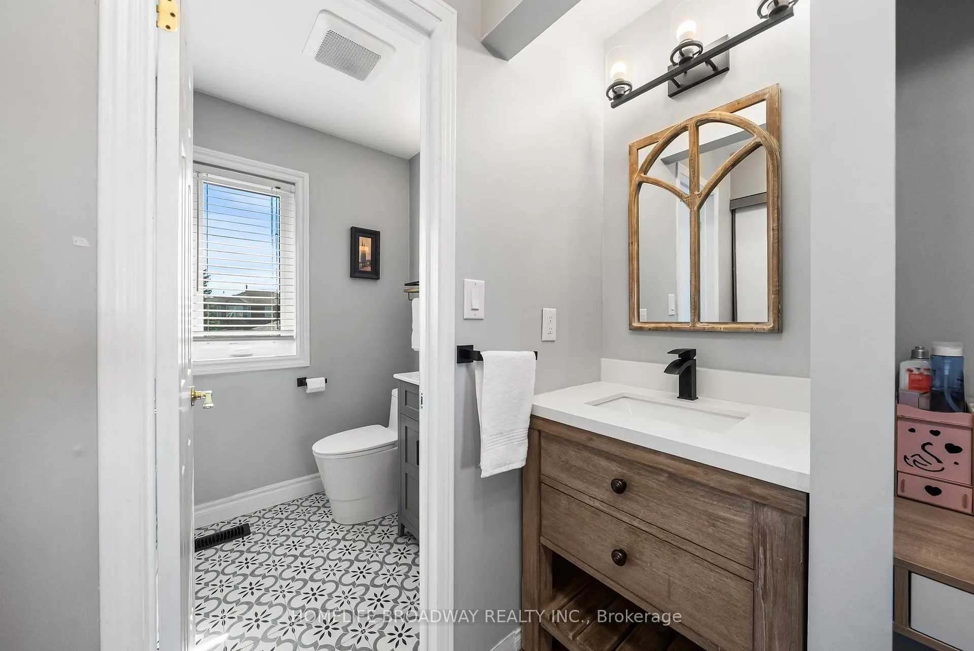 Photo 23 of 64 Bonnycastle Drive, Clarington, Bowmanville — HOMEH