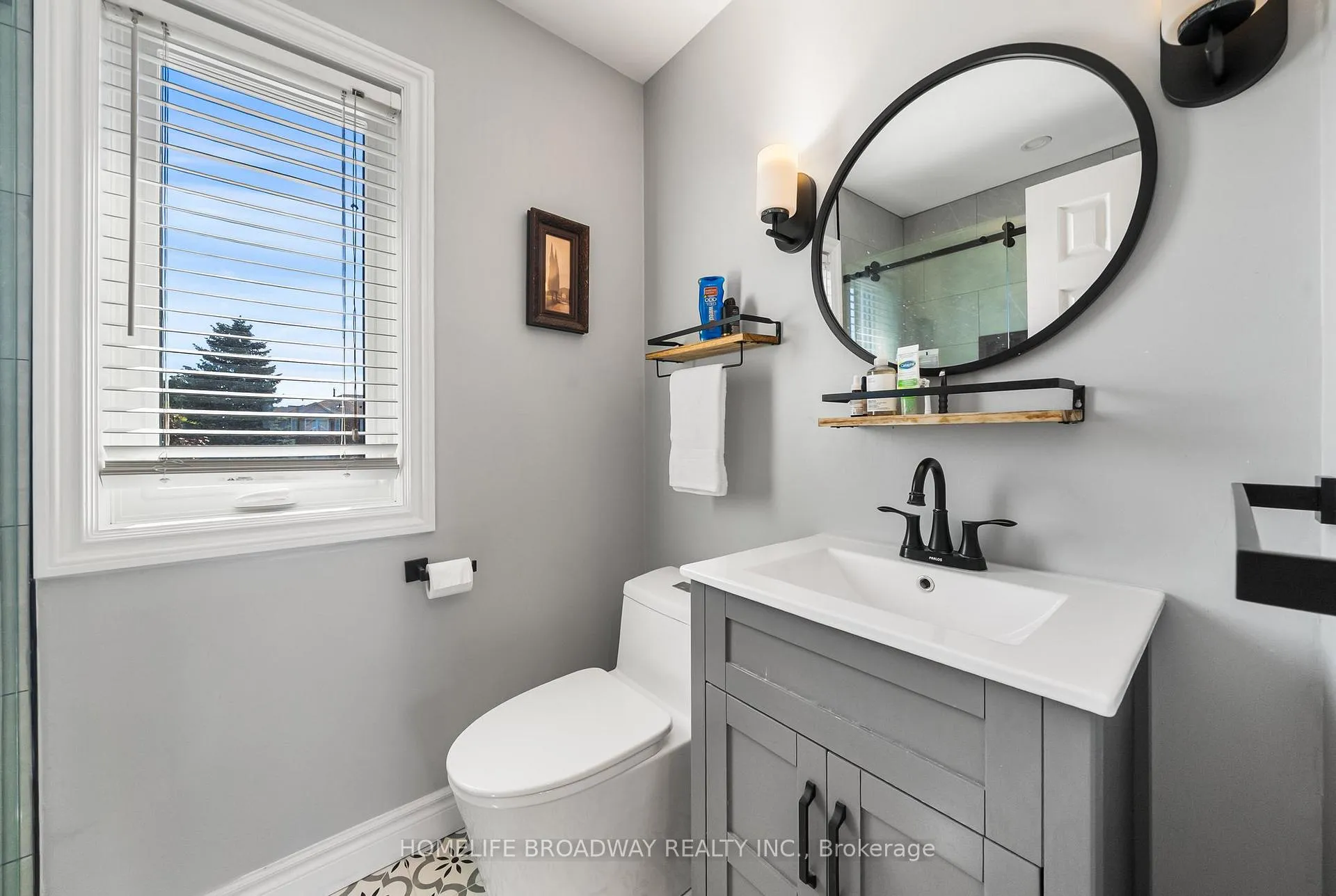 Photo 24 of 64 Bonnycastle Drive, Clarington, Bowmanville — HOMEH
