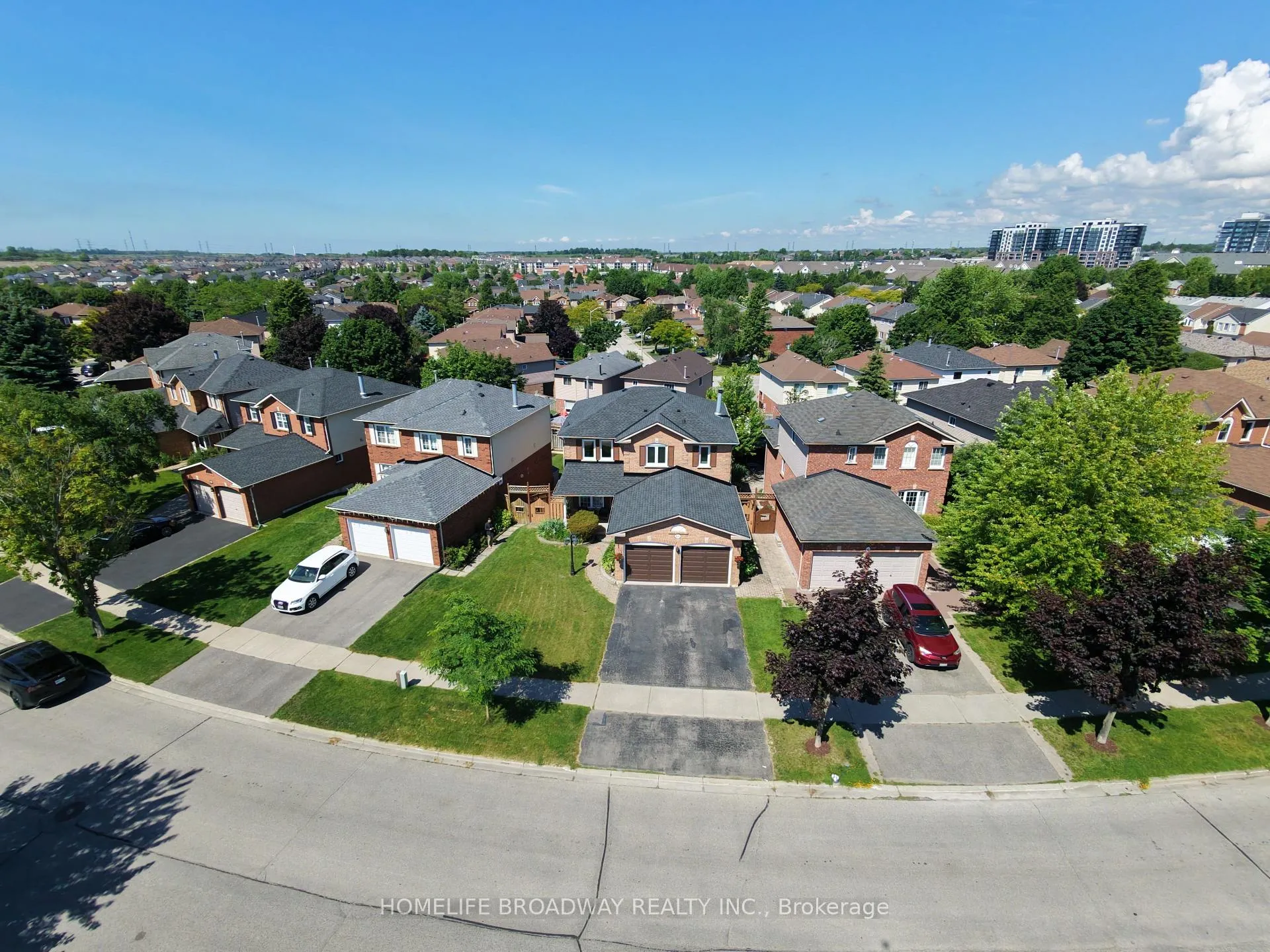 Photo 42 of 64 Bonnycastle Drive, Clarington, Bowmanville — HOMEH