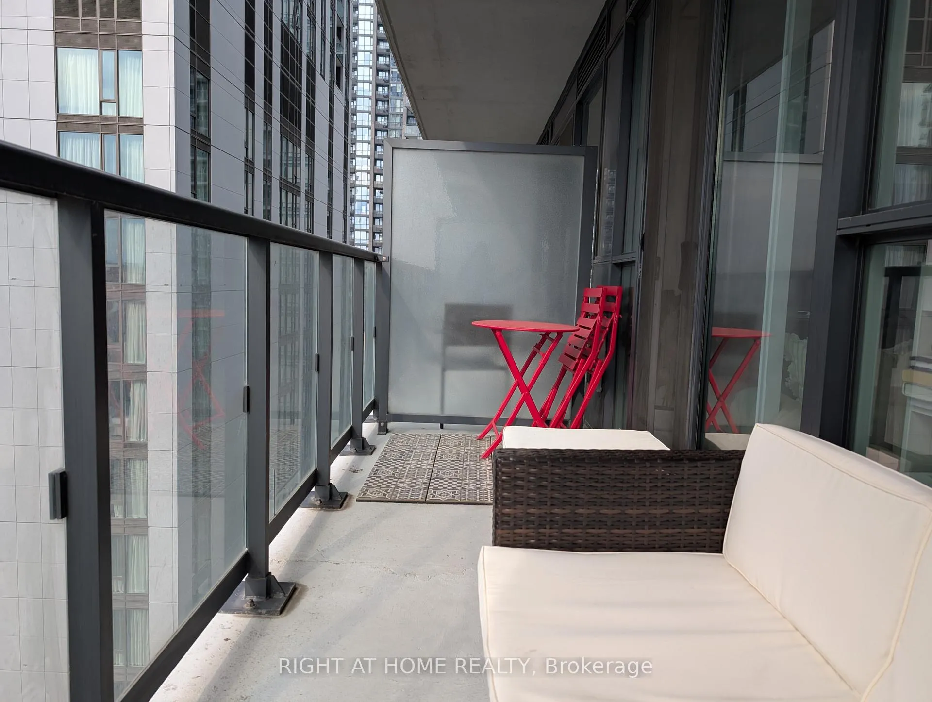Front of Unit 2109, 87 Peter Street