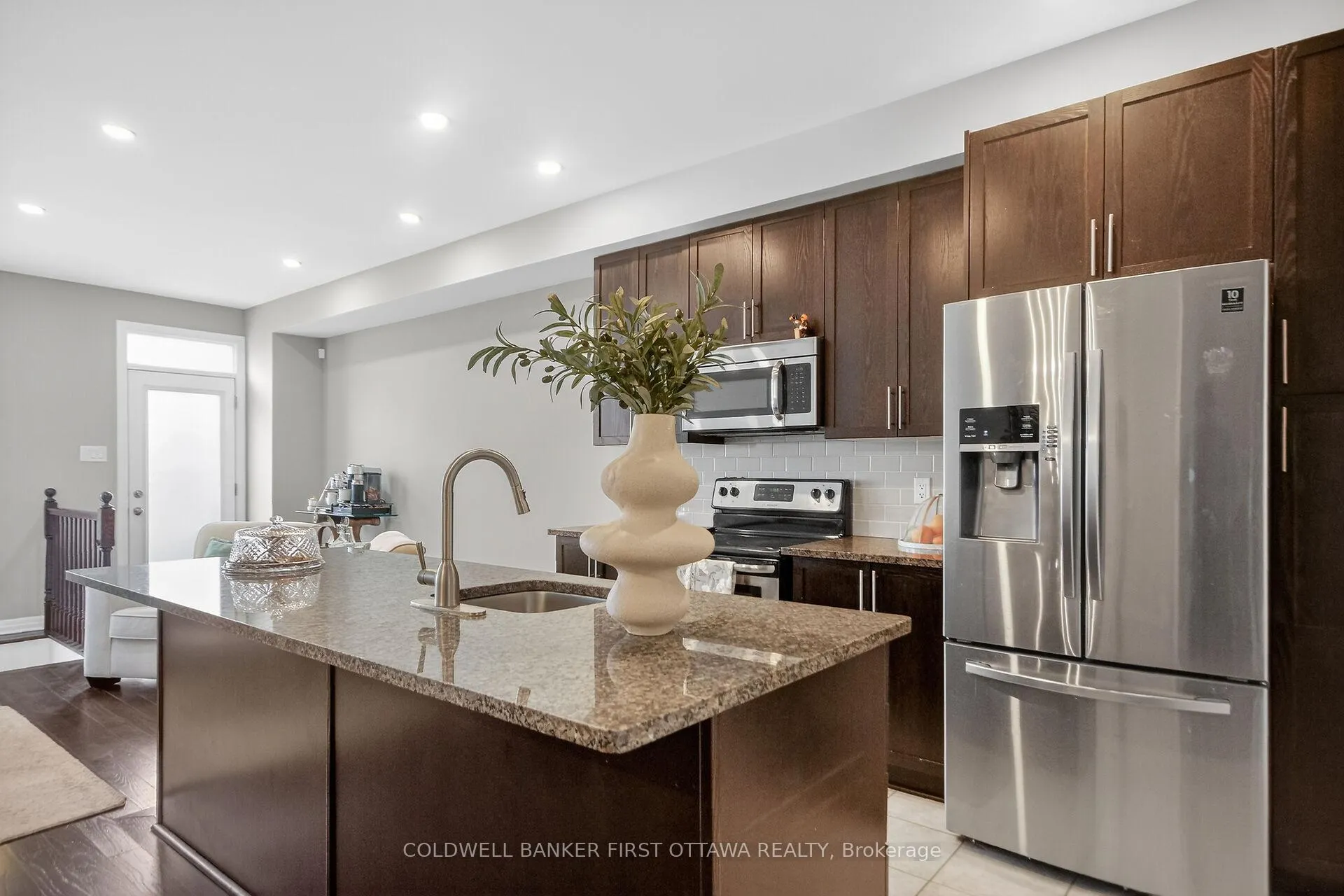 Photo 12 of 906 Littlerock Street, Ottawa, Leitrim — HOMEH