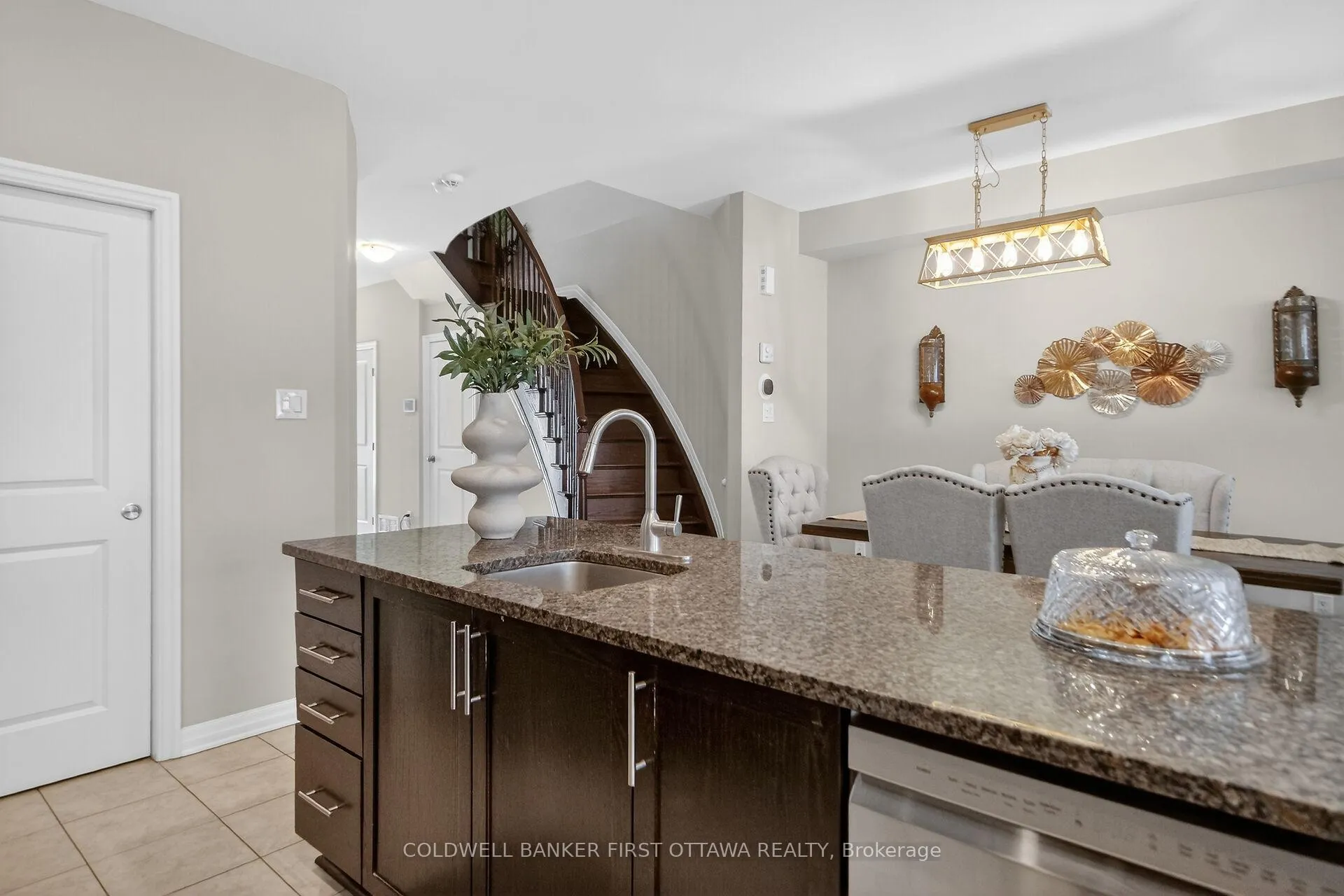 Photo 15 of 906 Littlerock Street, Ottawa, Leitrim — HOMEH