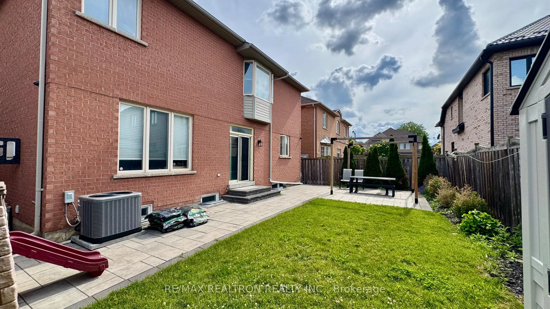 Photo 8 of 31 Glaceport Crescent, Markham, Victoria Manor-Jennings Gate — HOMEH