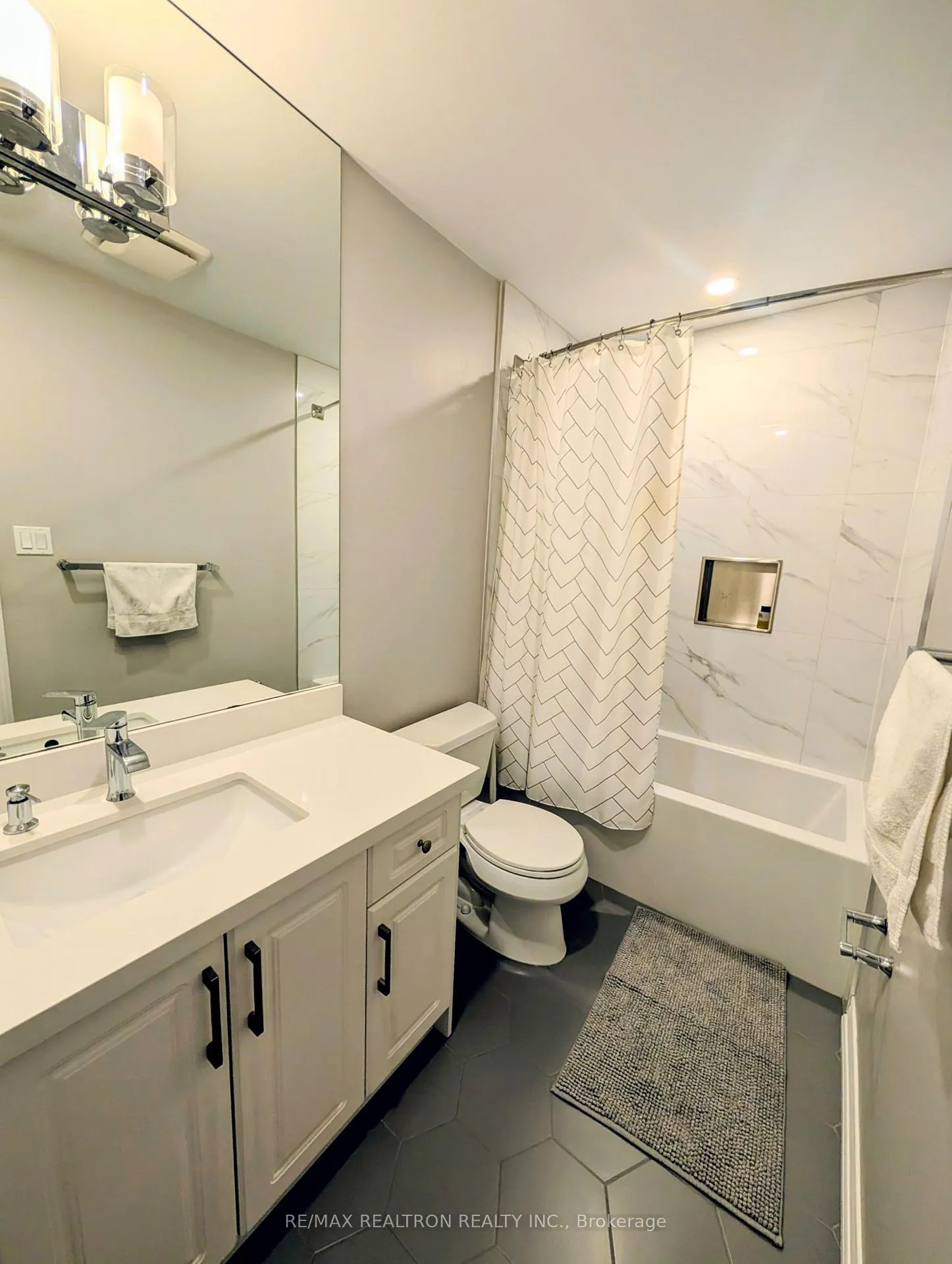 Photo 5 of 31 Glaceport Crescent, Markham, Victoria Manor-Jennings Gate — HOMEH