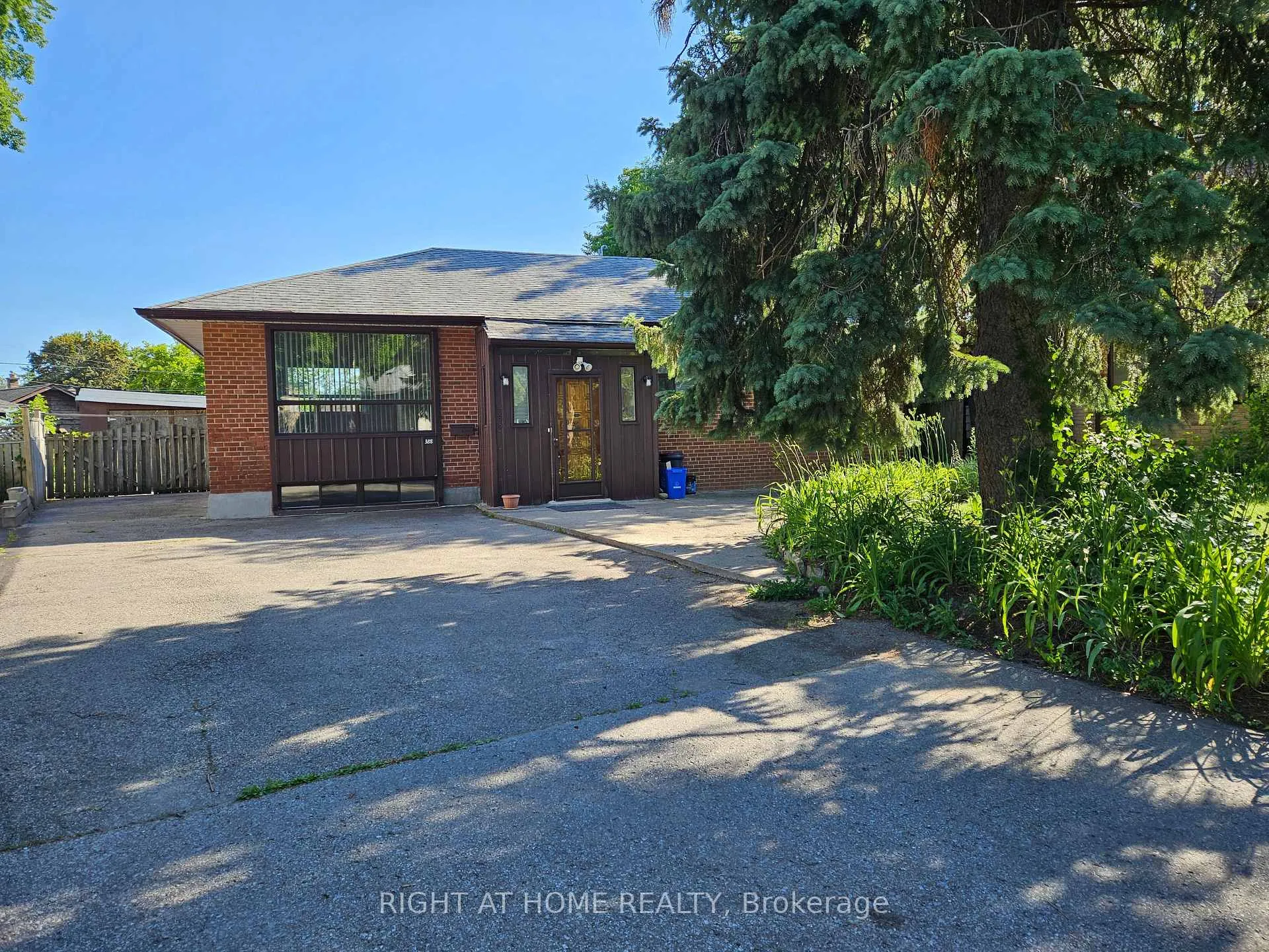 Front of Unit (M/F&BSMT), 388 Fernleigh Circle S