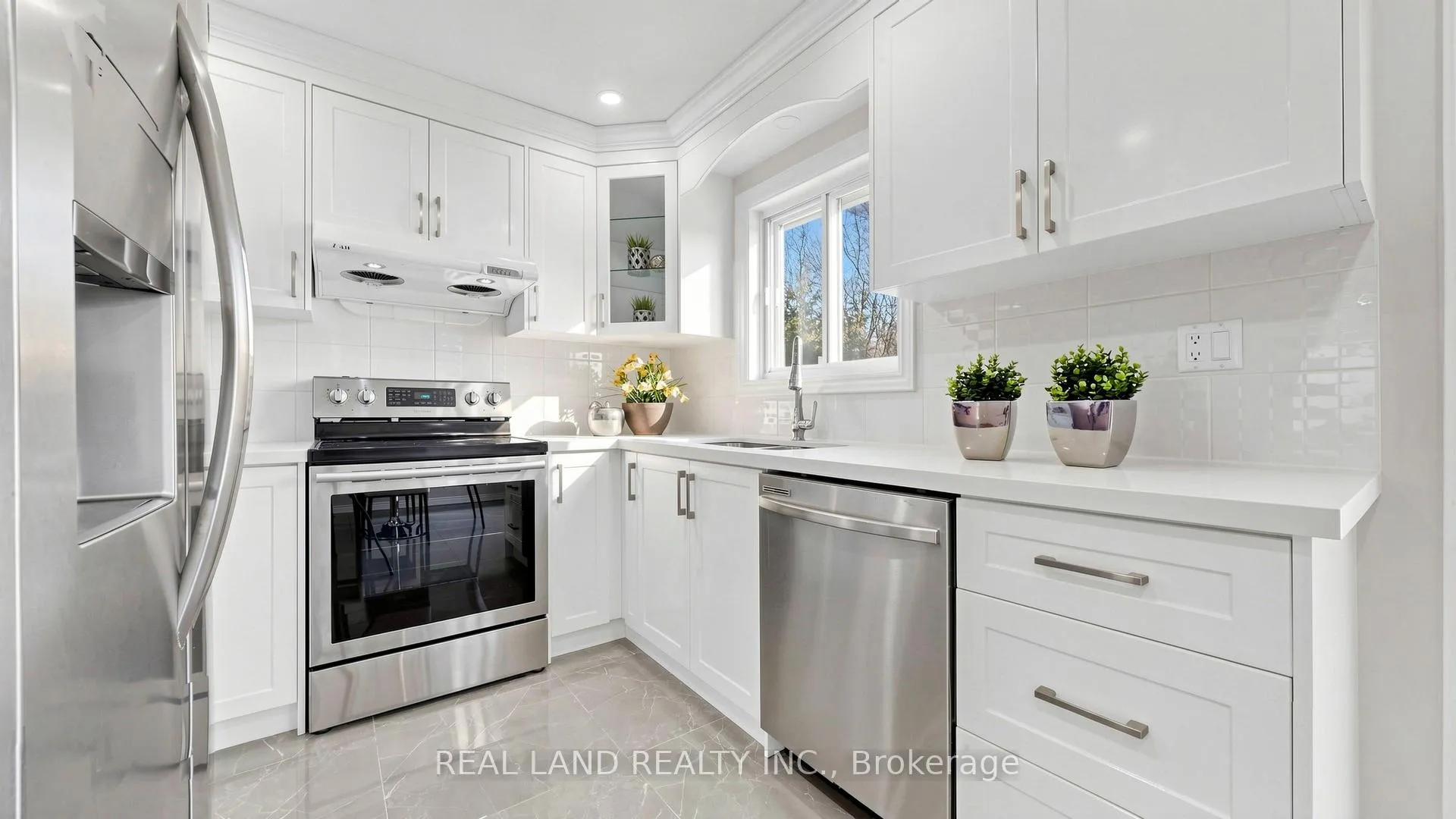 Photo 13 of 54 Marblemount Crescent, Scarborough, Tam O'Shanter-Sullivan — HOMEH
