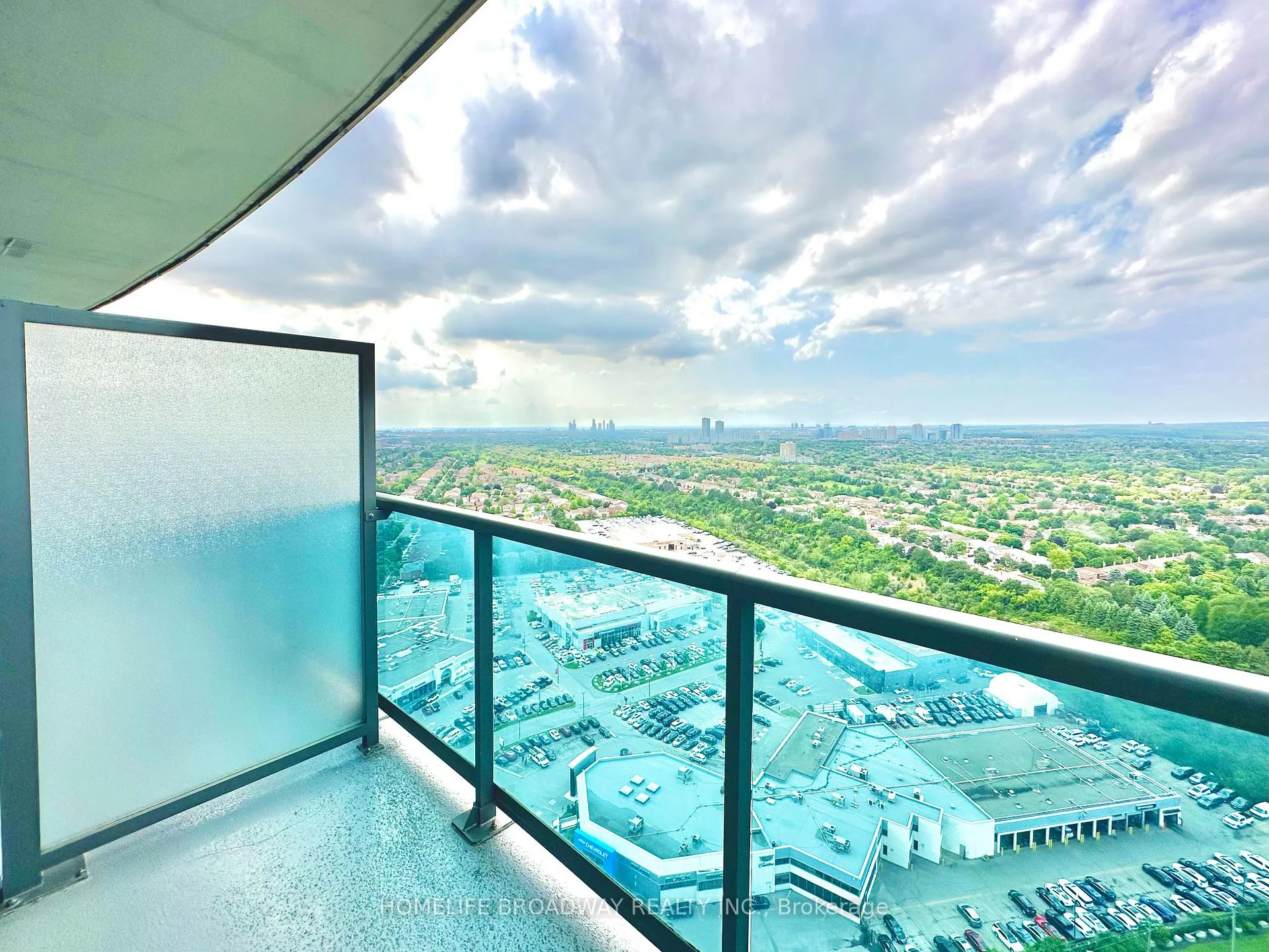 Photo 2 of Unit 2833, 7161 Yonge Street, Markham, Grandview — HOMEH