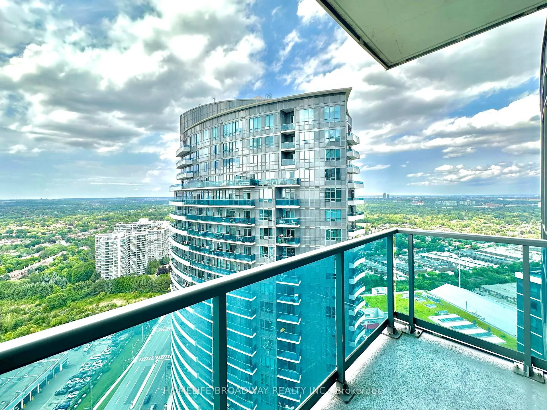Photo 3 of Unit 2833, 7161 Yonge Street, Markham, Grandview — HOMEH