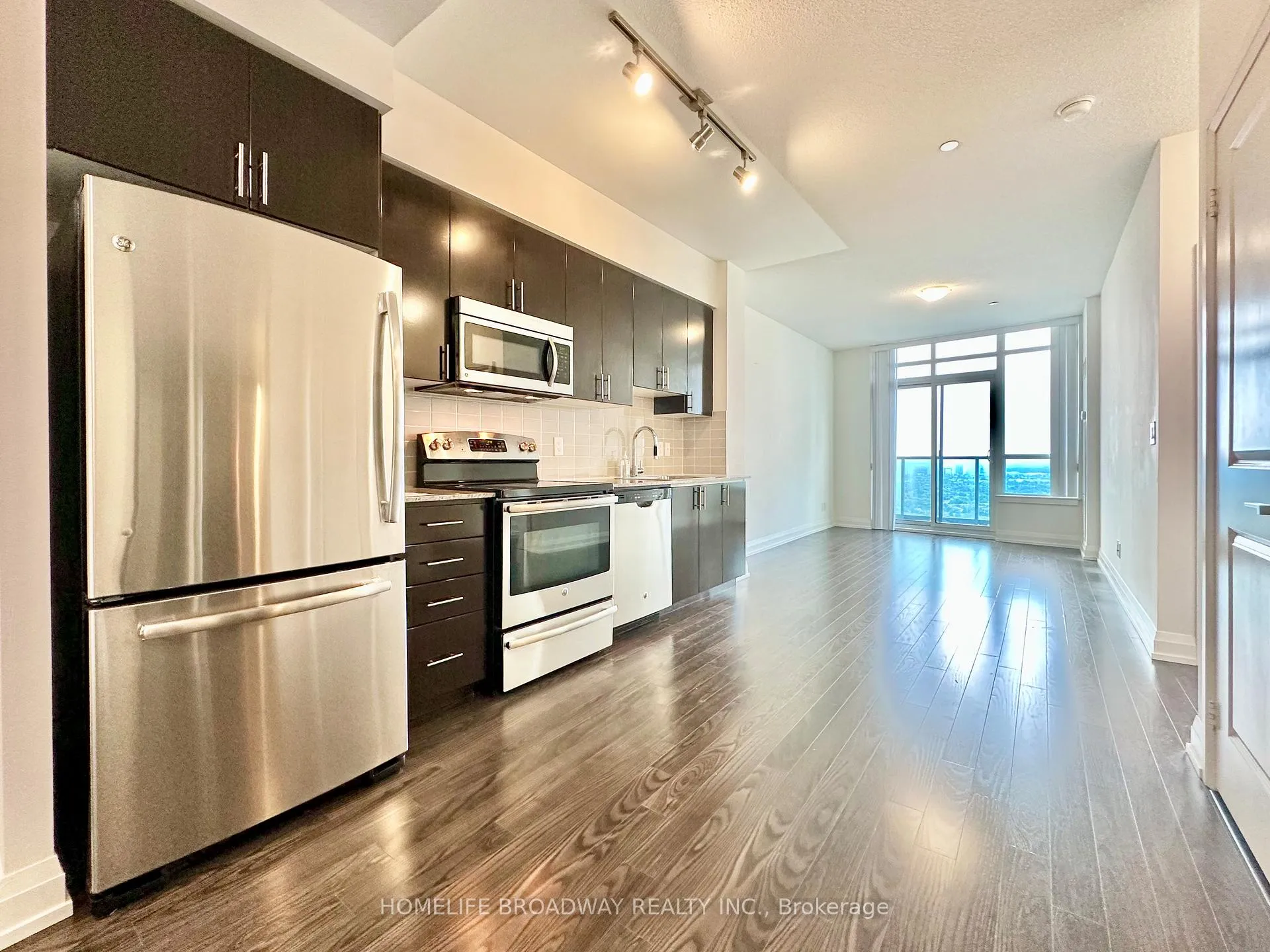 Photo 7 of Unit 2833, 7161 Yonge Street, Markham, Grandview — HOMEH